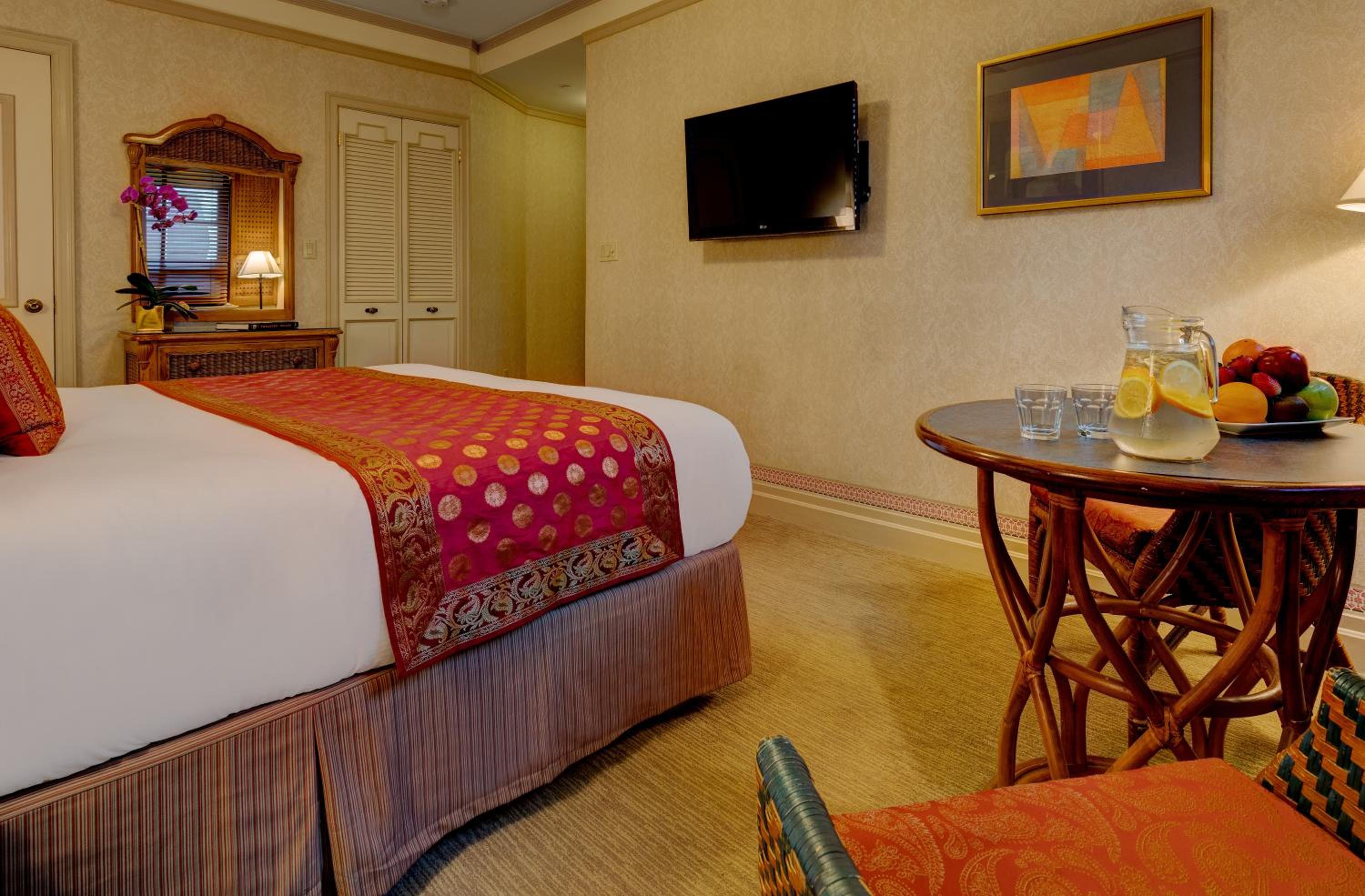 Premium Accessible Room with 1 King Bed