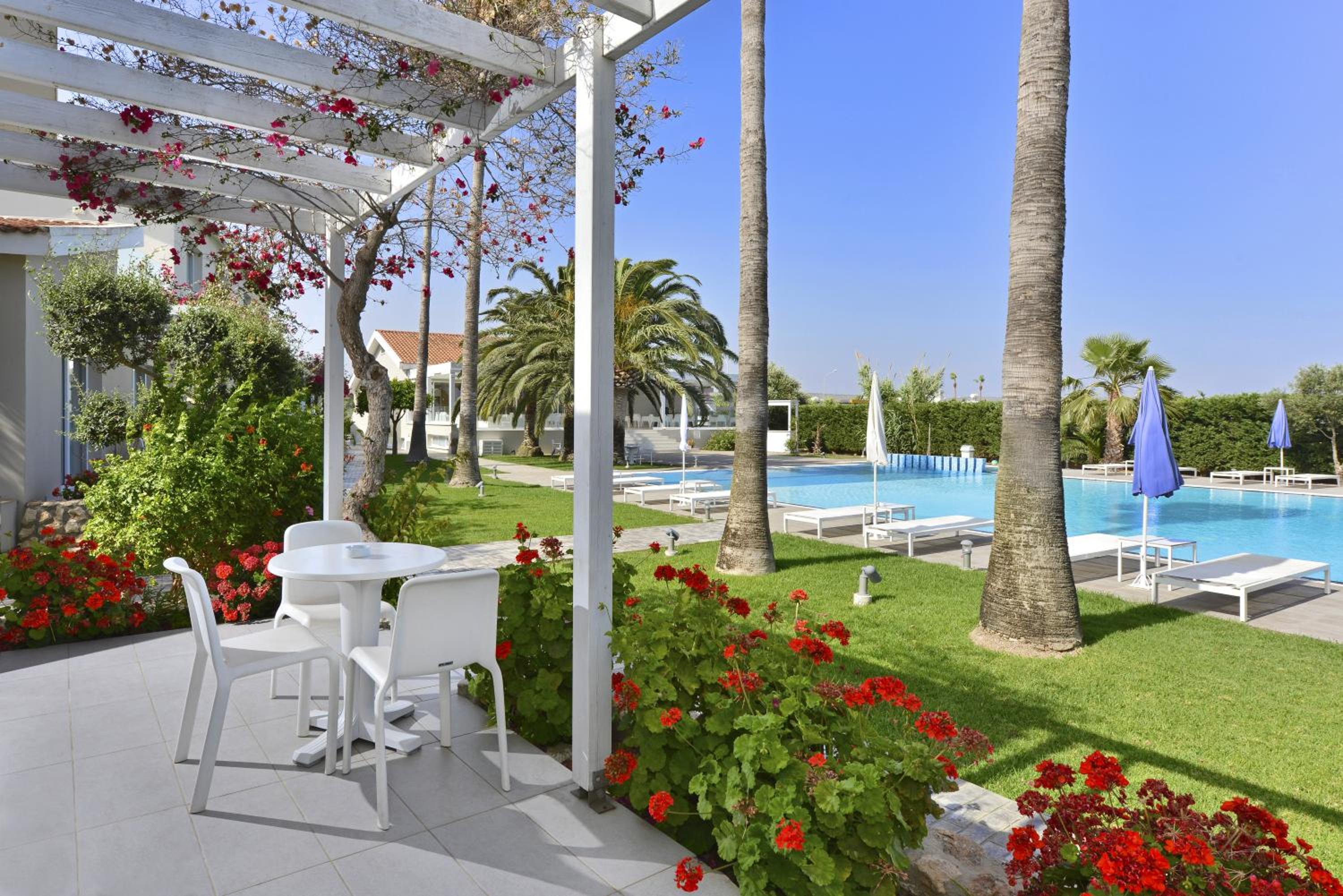 One-Bedroom Suite With Pool View (2 Adults)