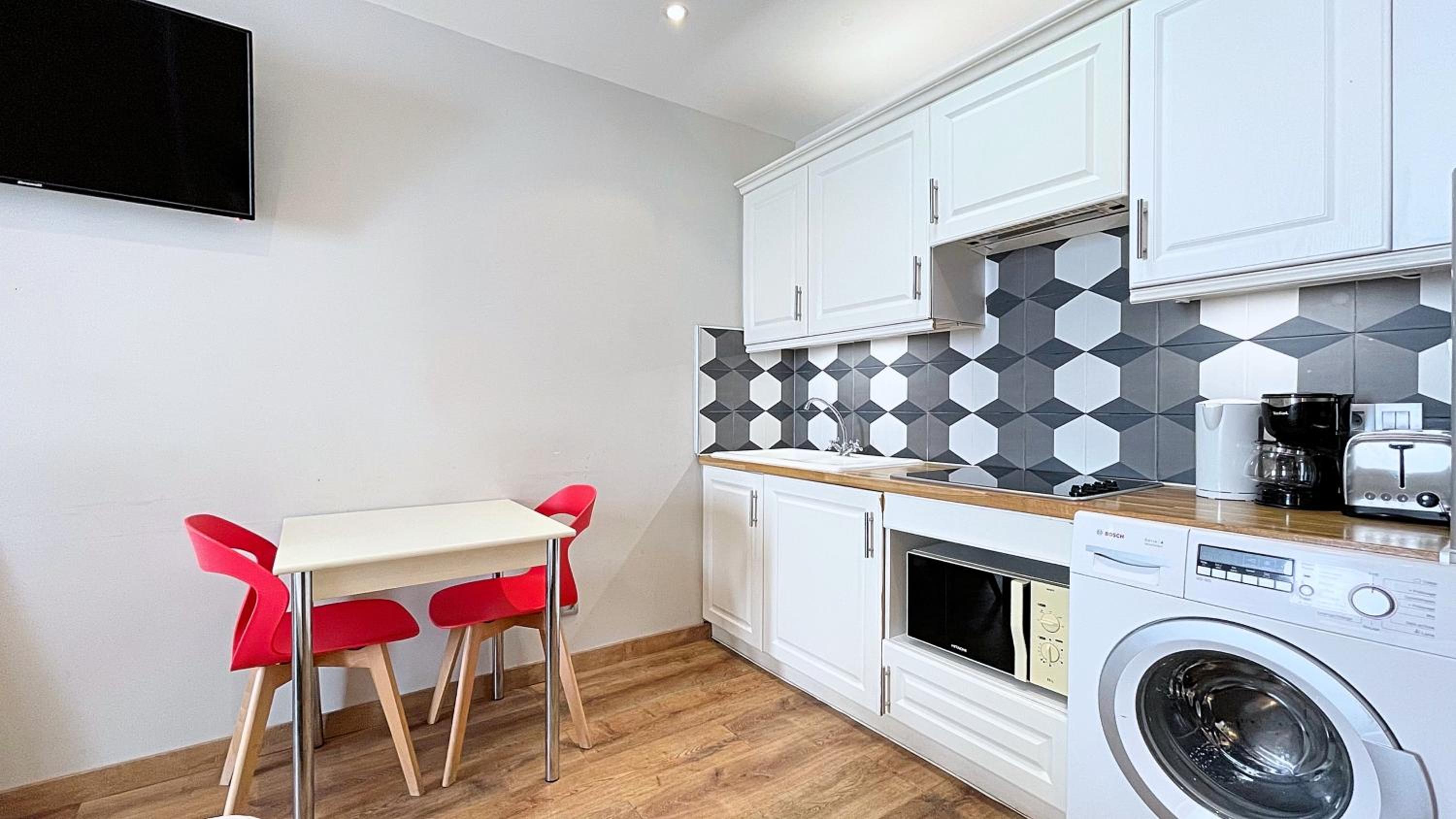 Studio with Twin Beds - 2 Adults (without elevator)