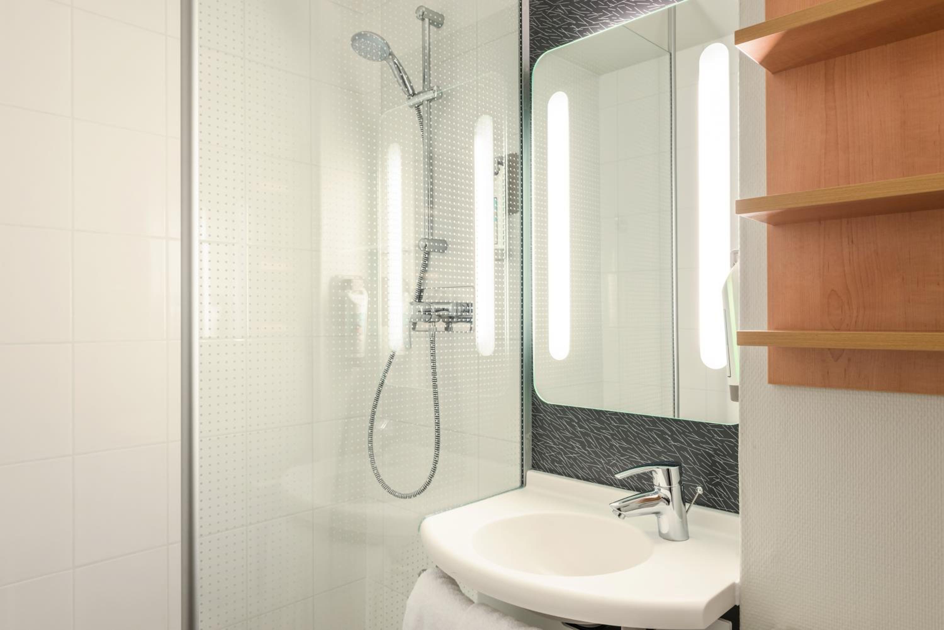2 Adjoining Double Rooms