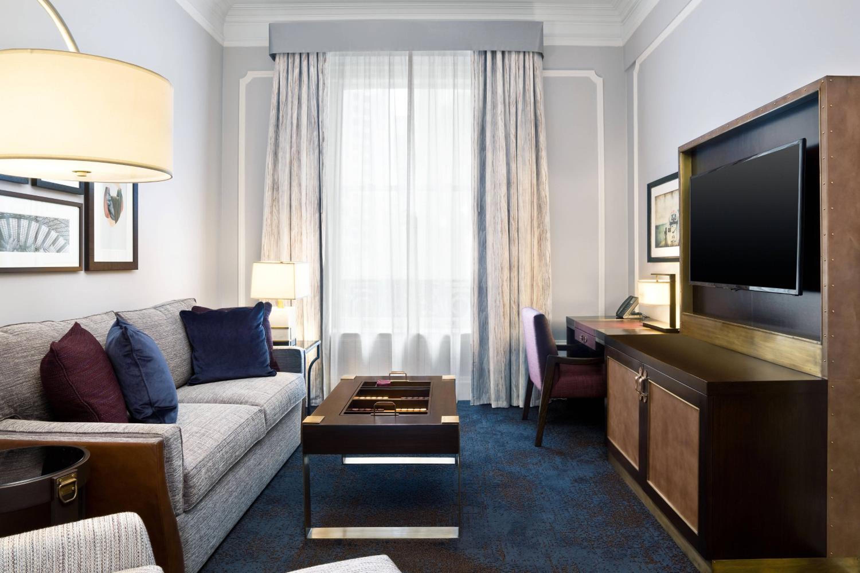 Superior Suite, 1 Bedroom 2 room Suite, 1 King, Sofa bed