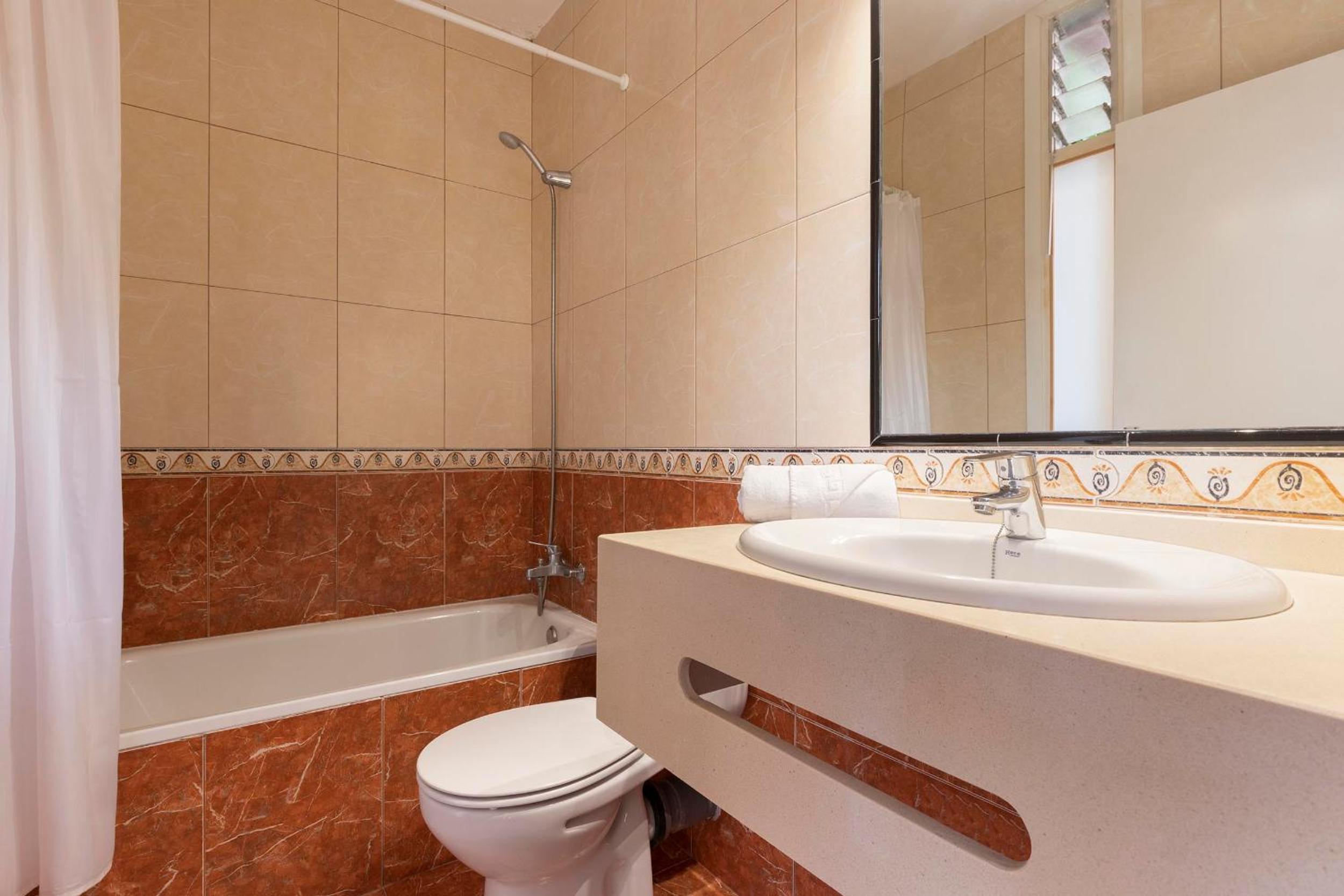 Apartment (2 Adults + 1 Child)