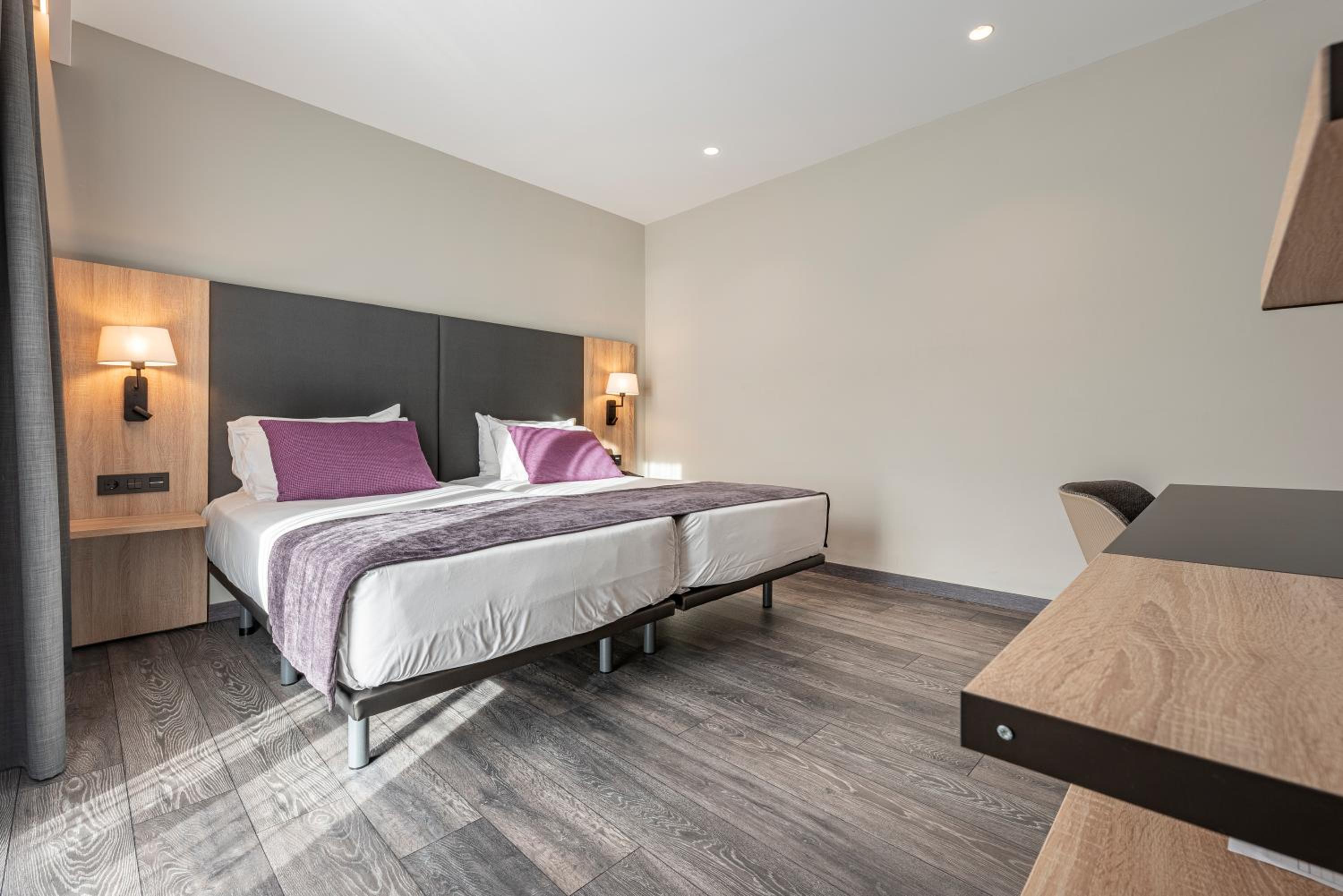 Twin Room with City View and Terrace