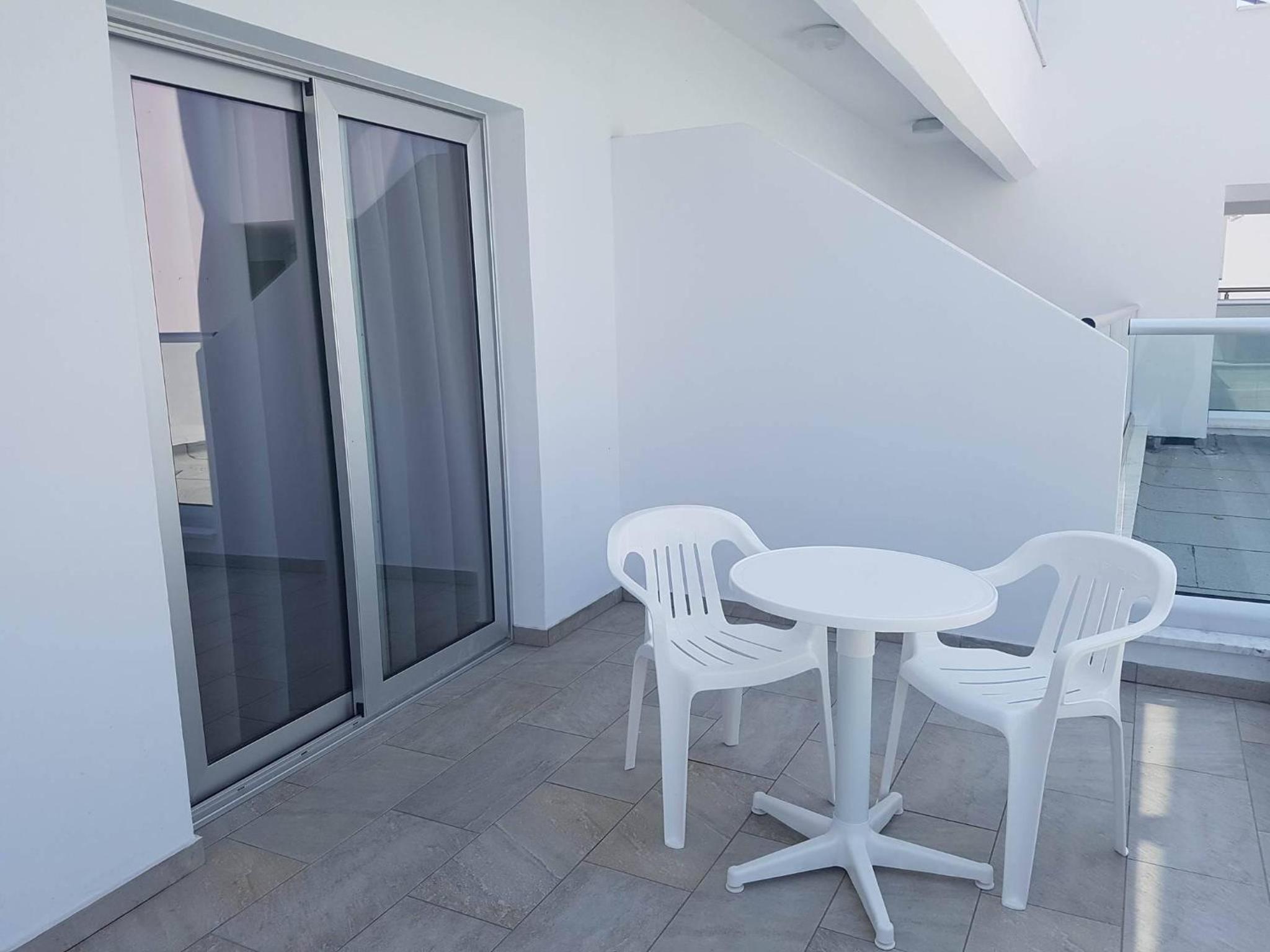 Deluxe One-Bedroom Apartment