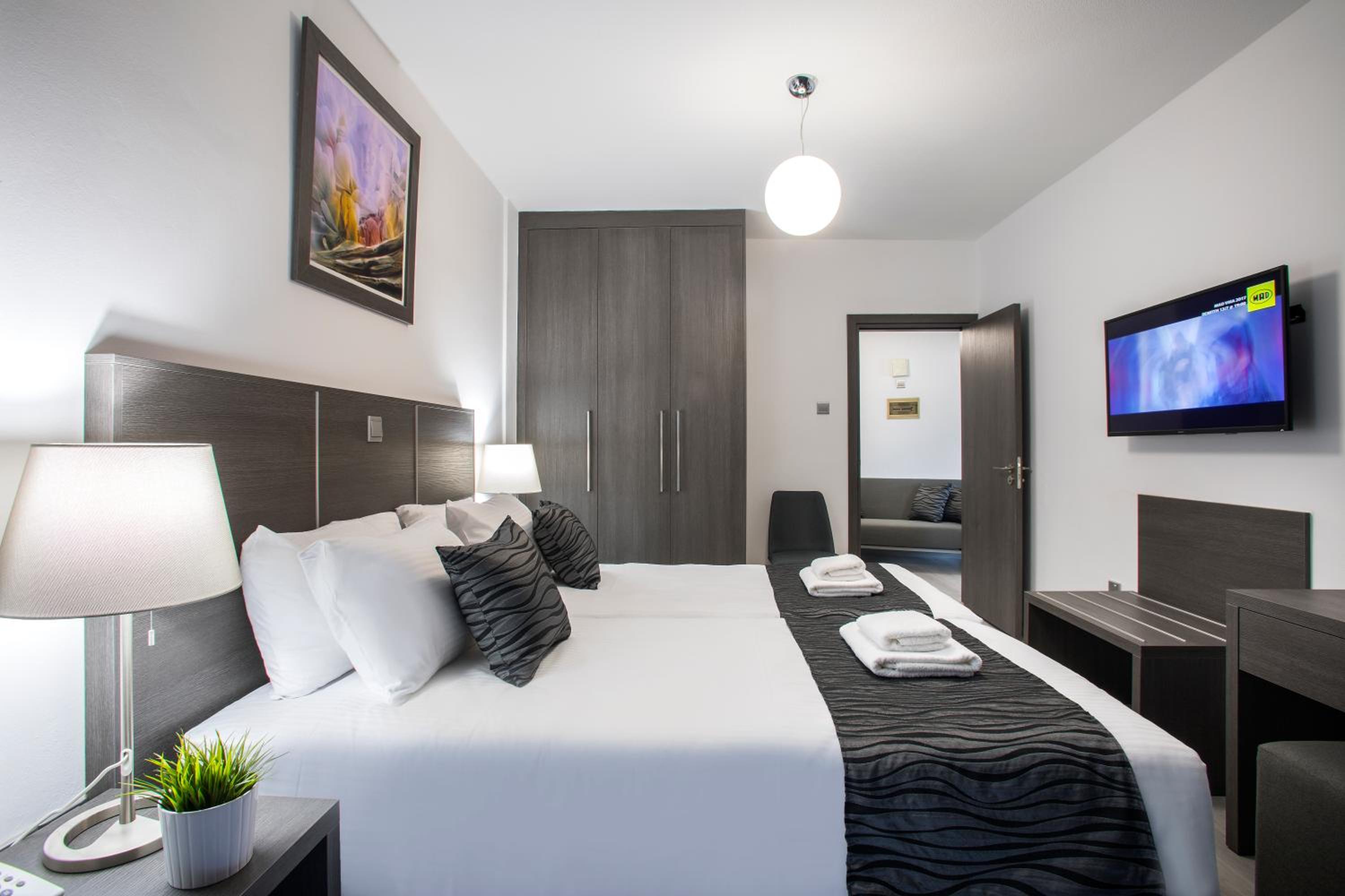 Superior One-Bedroom Apartment