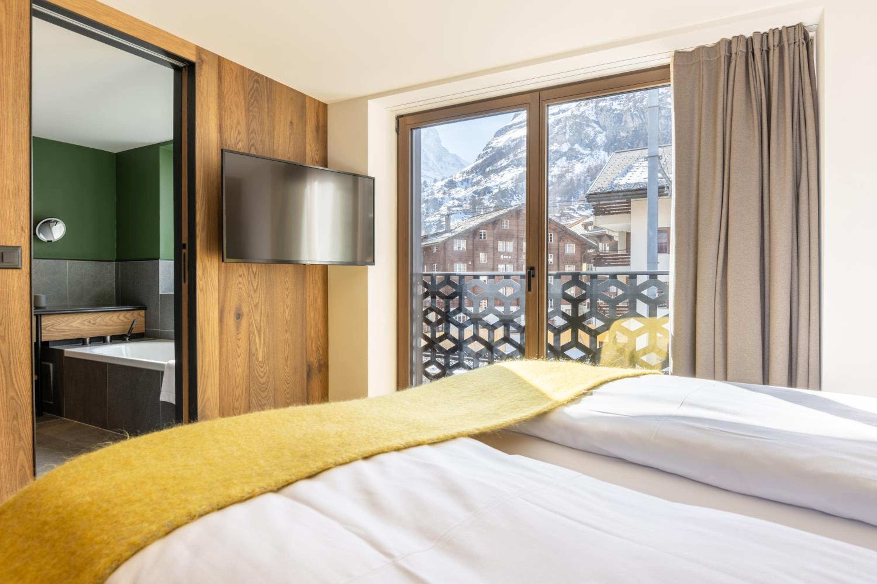 Suite with Balcony and Matterhorn View