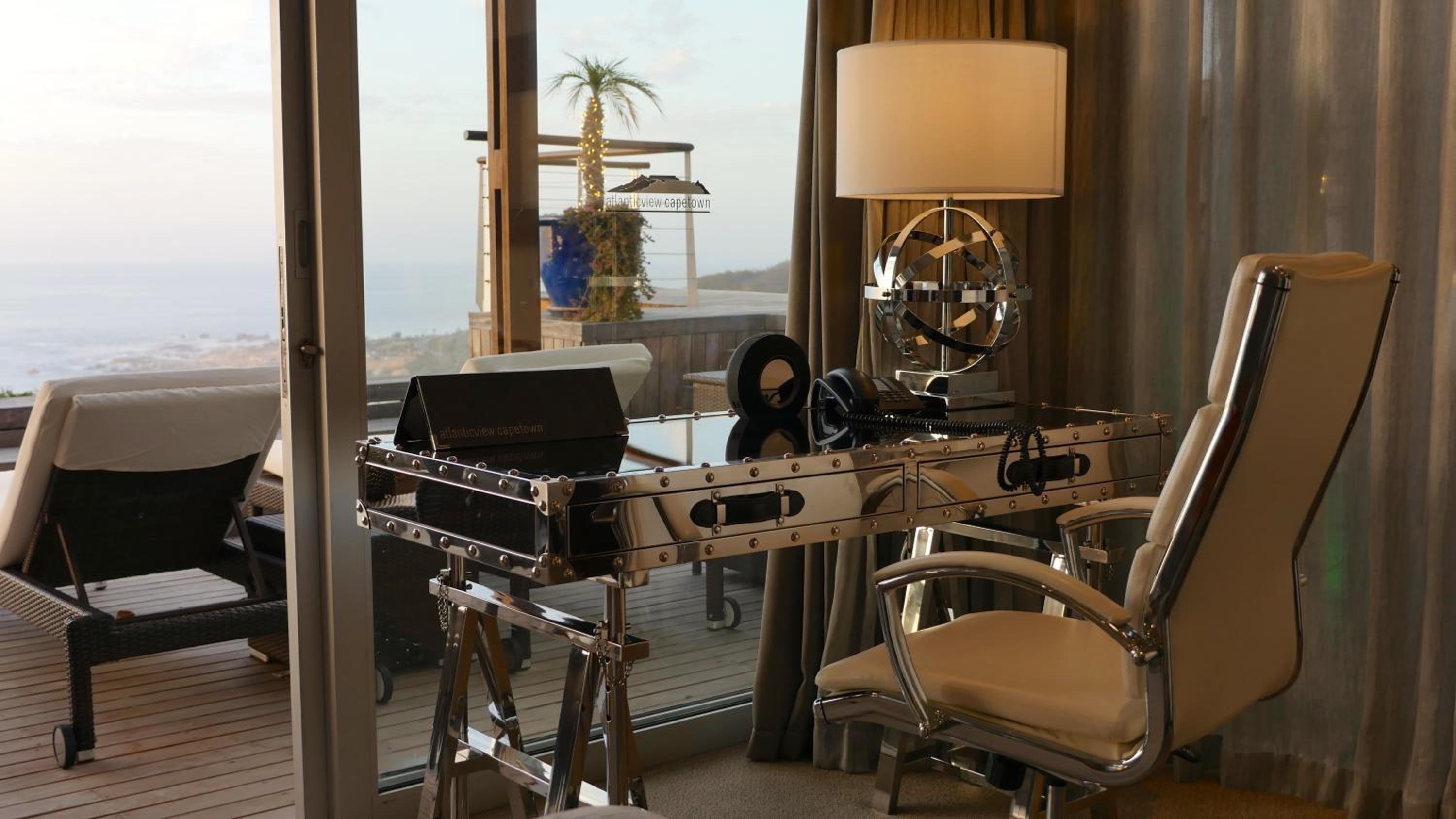 Luxury Suite with Terrace and Sea View - Royal Suite