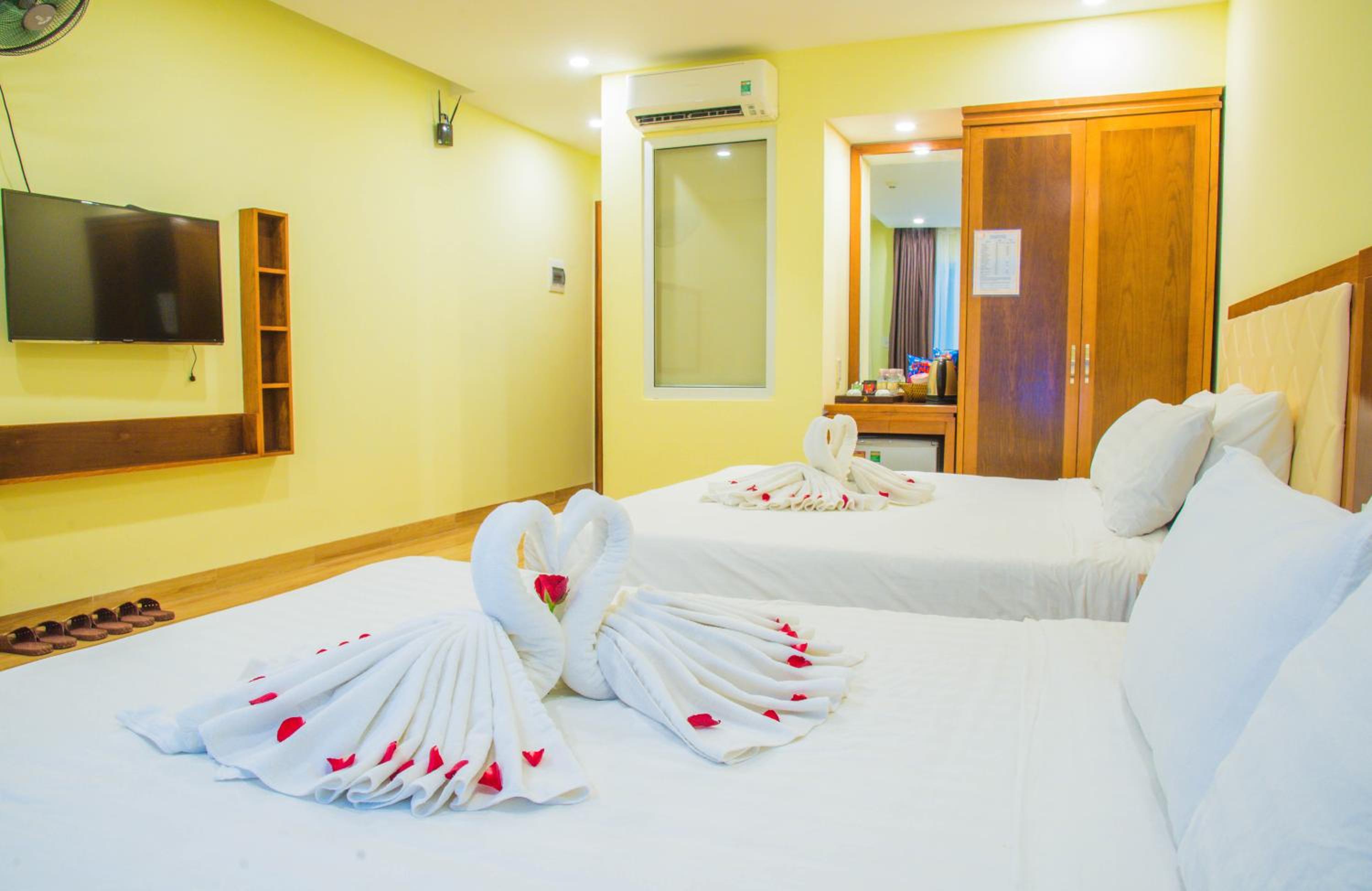 Deluxe Queen Room With Two Queen Beds