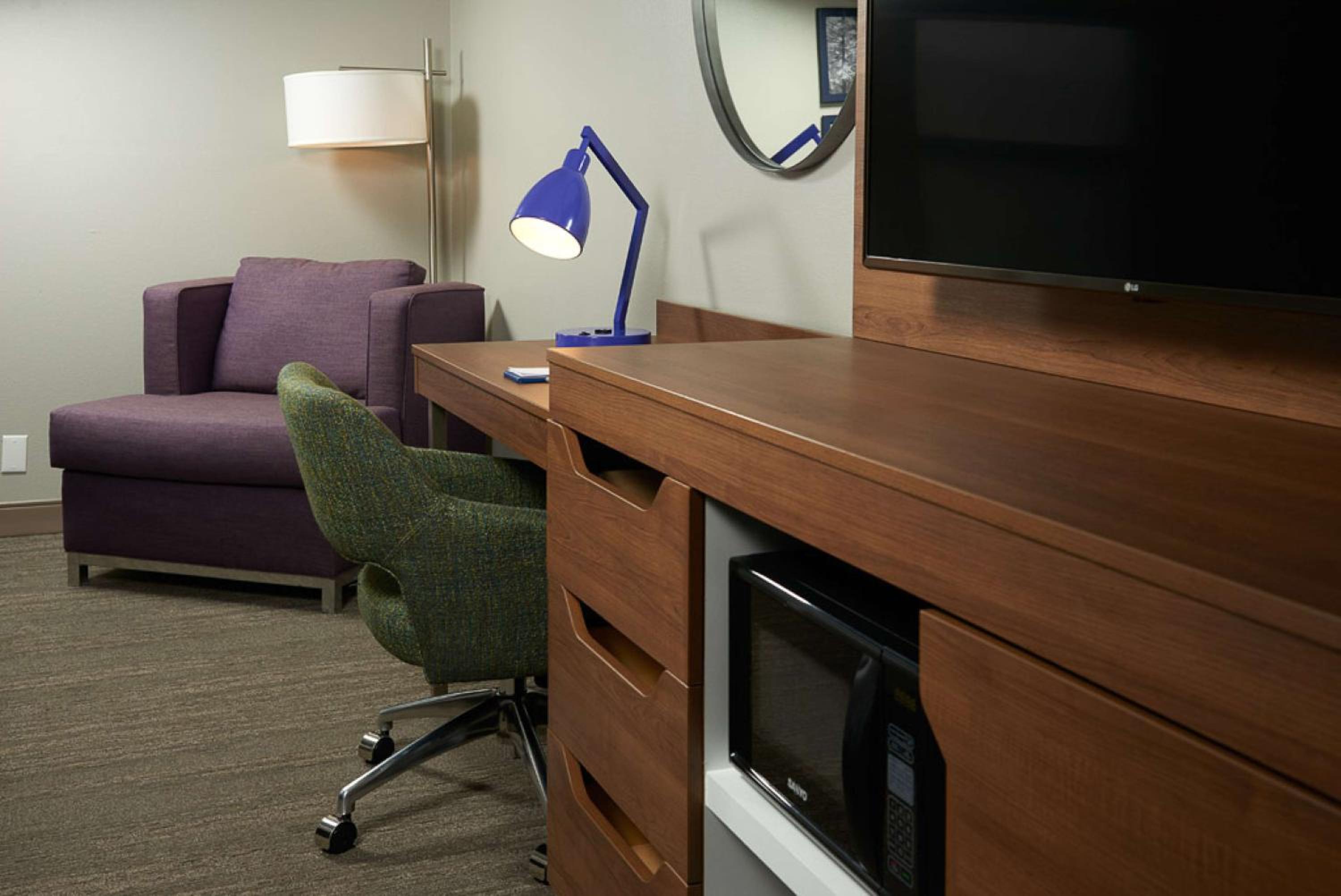 King Room with King Bed - Non-Smoking