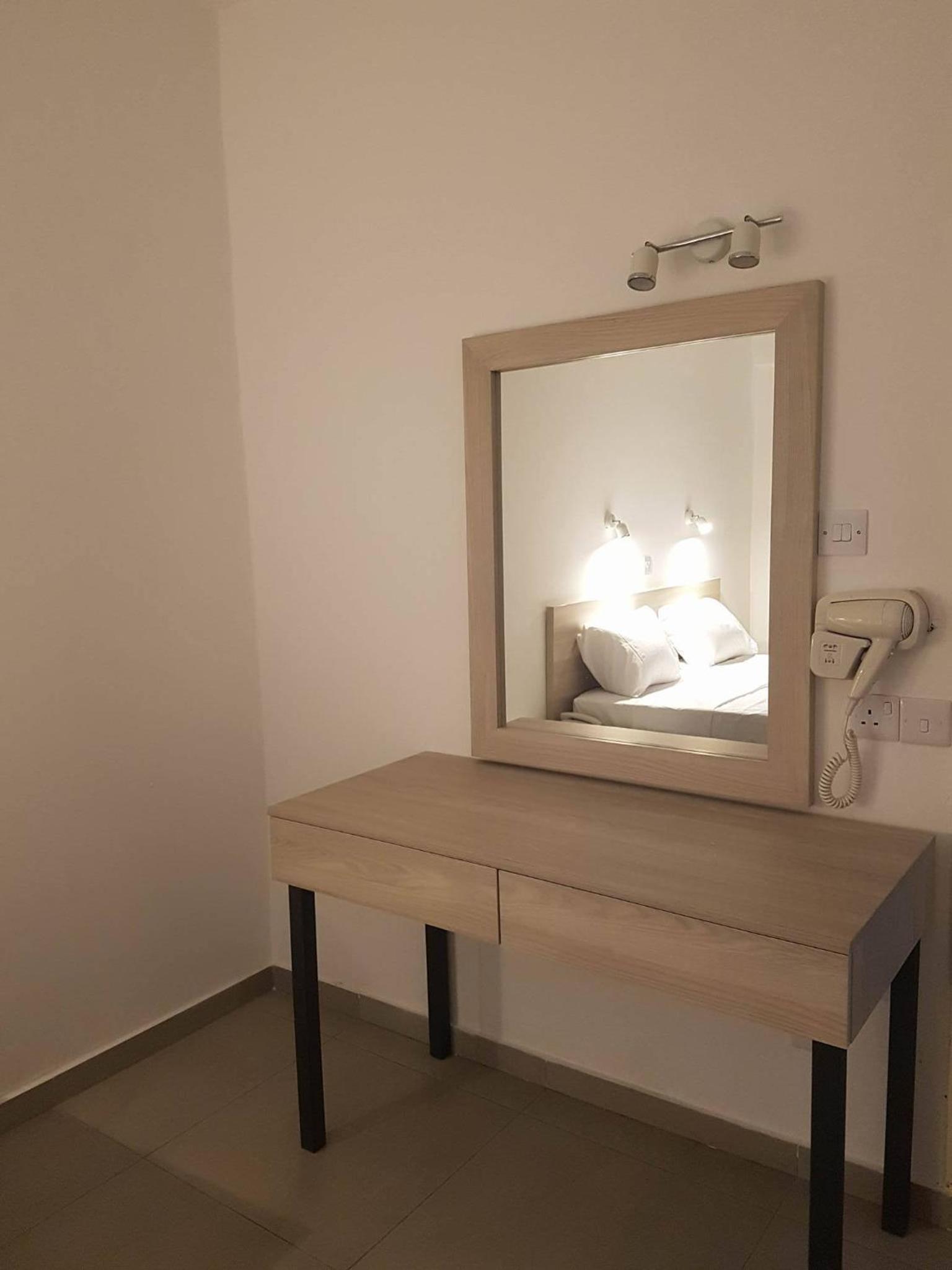 Deluxe One-Bedroom Apartment