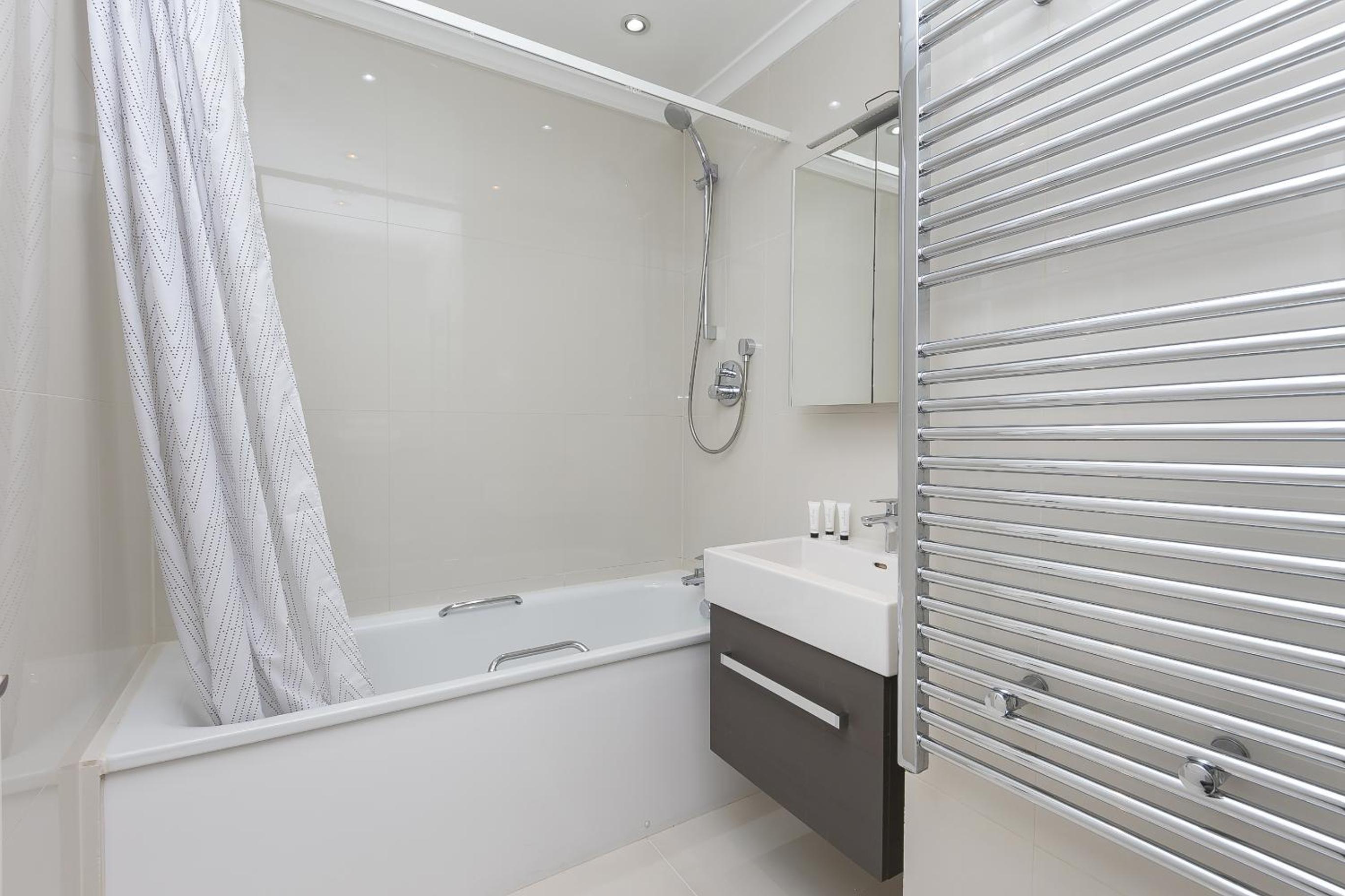 Deluxe Two - Bedroom Apartment with Balcony