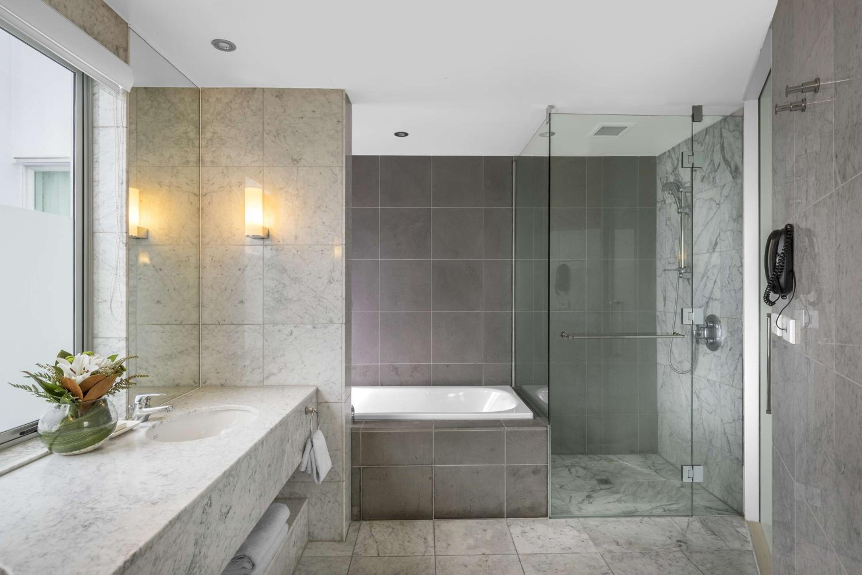 Deluxe Twin Room with Harbor View