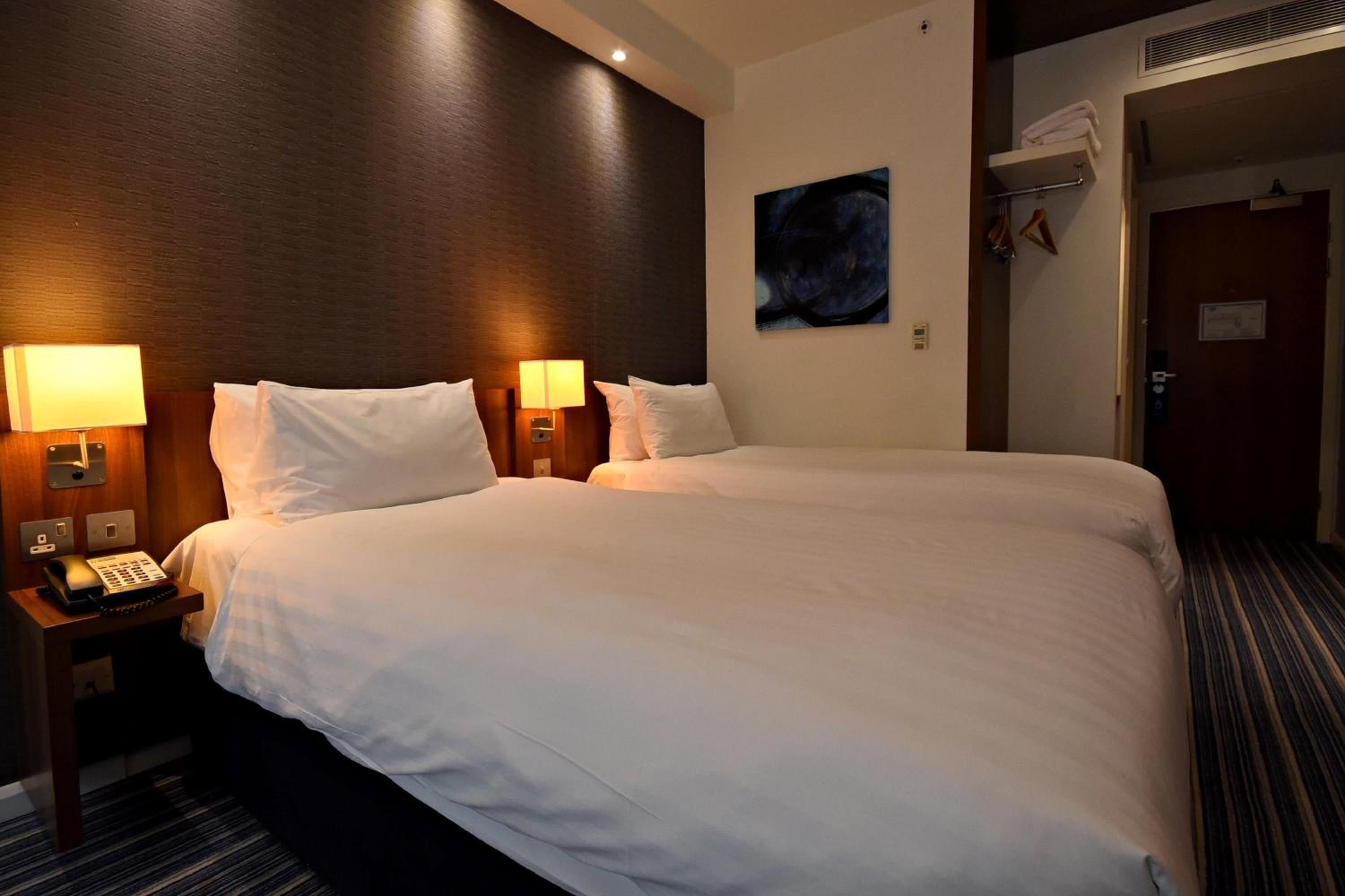 Premium Twin Room with Extra Floor Space - Free Hot Breakfast