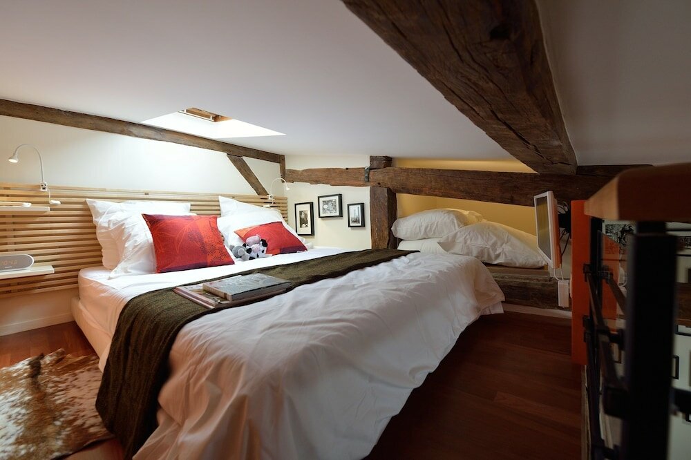 Studio (Simply Orange)