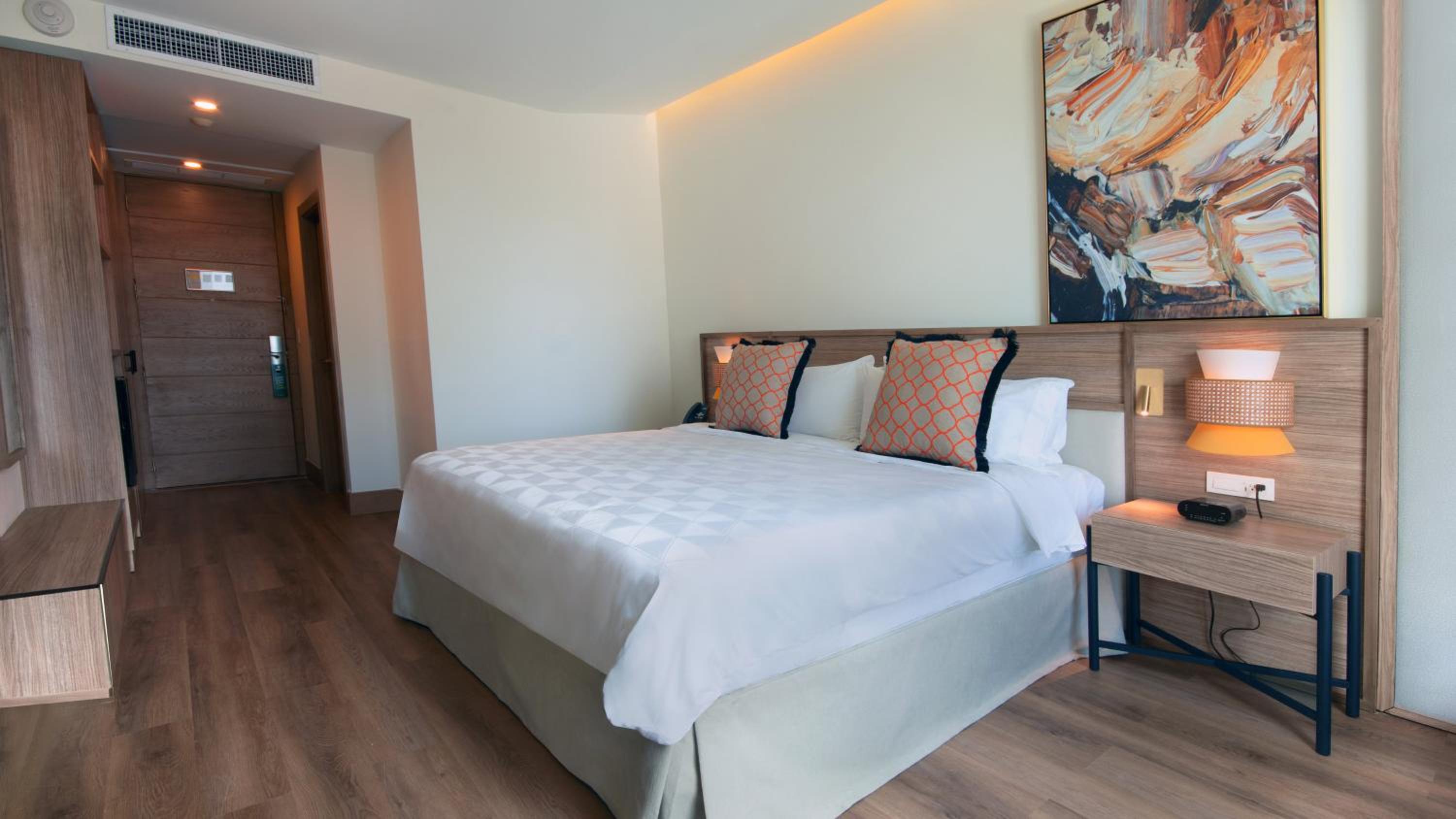 Standard King Room - Lounge Access/High Floor