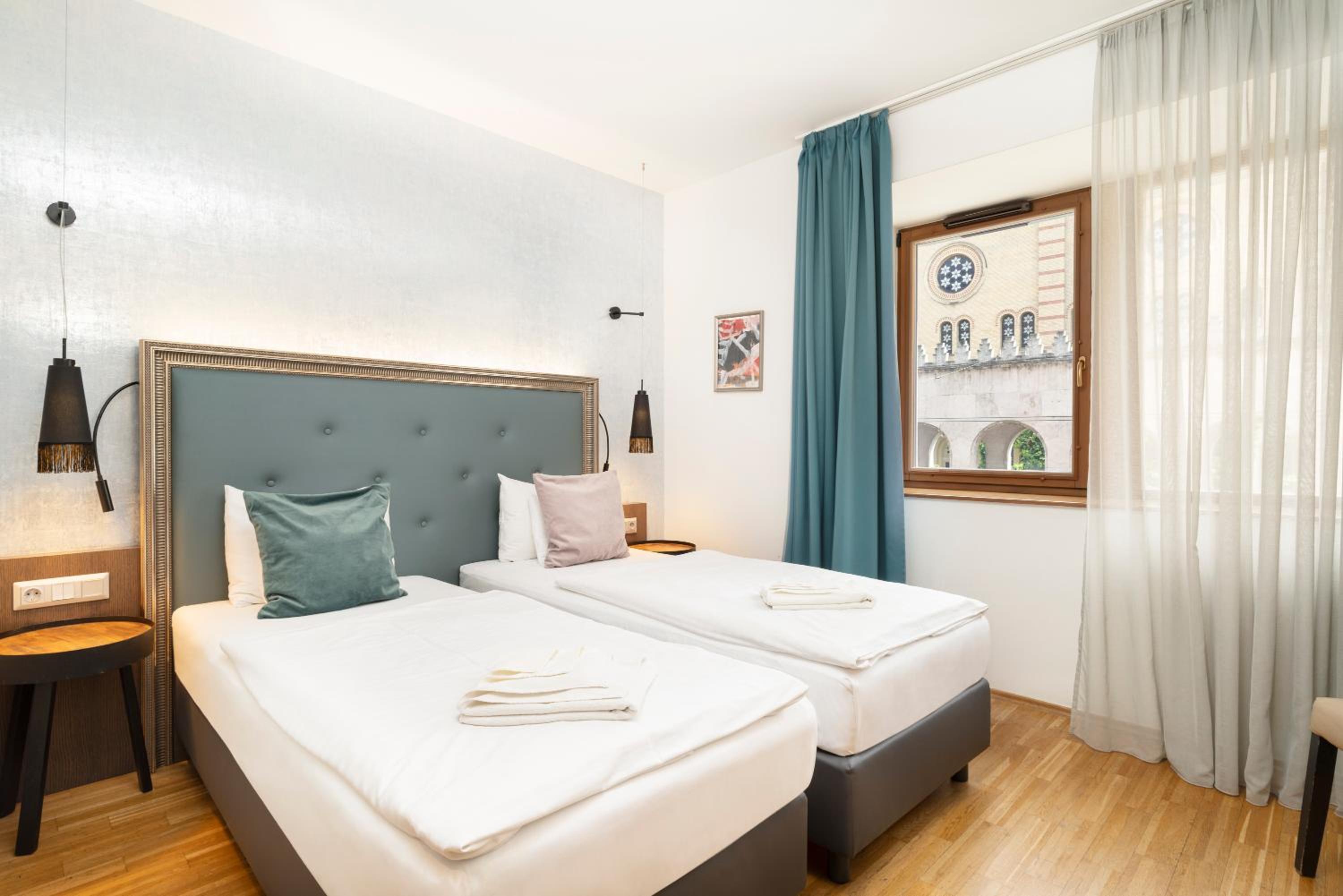 Deluxe Double or Twin Room with Synagogue View