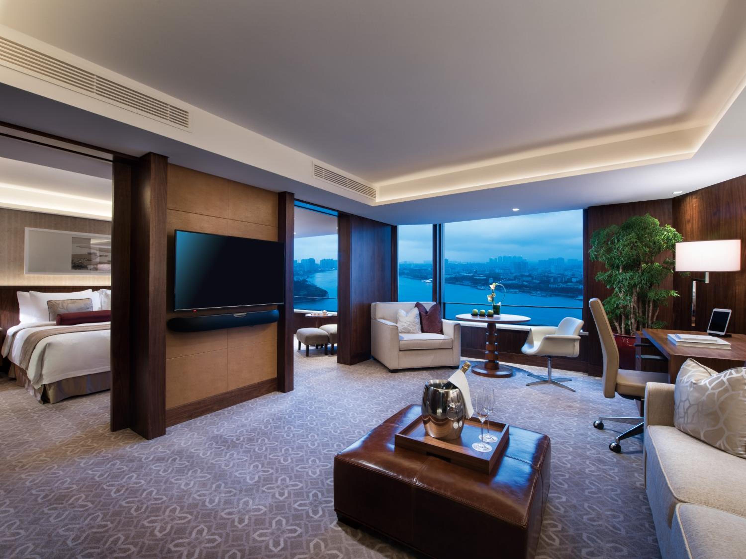 Club Premier Suite with King Bed 