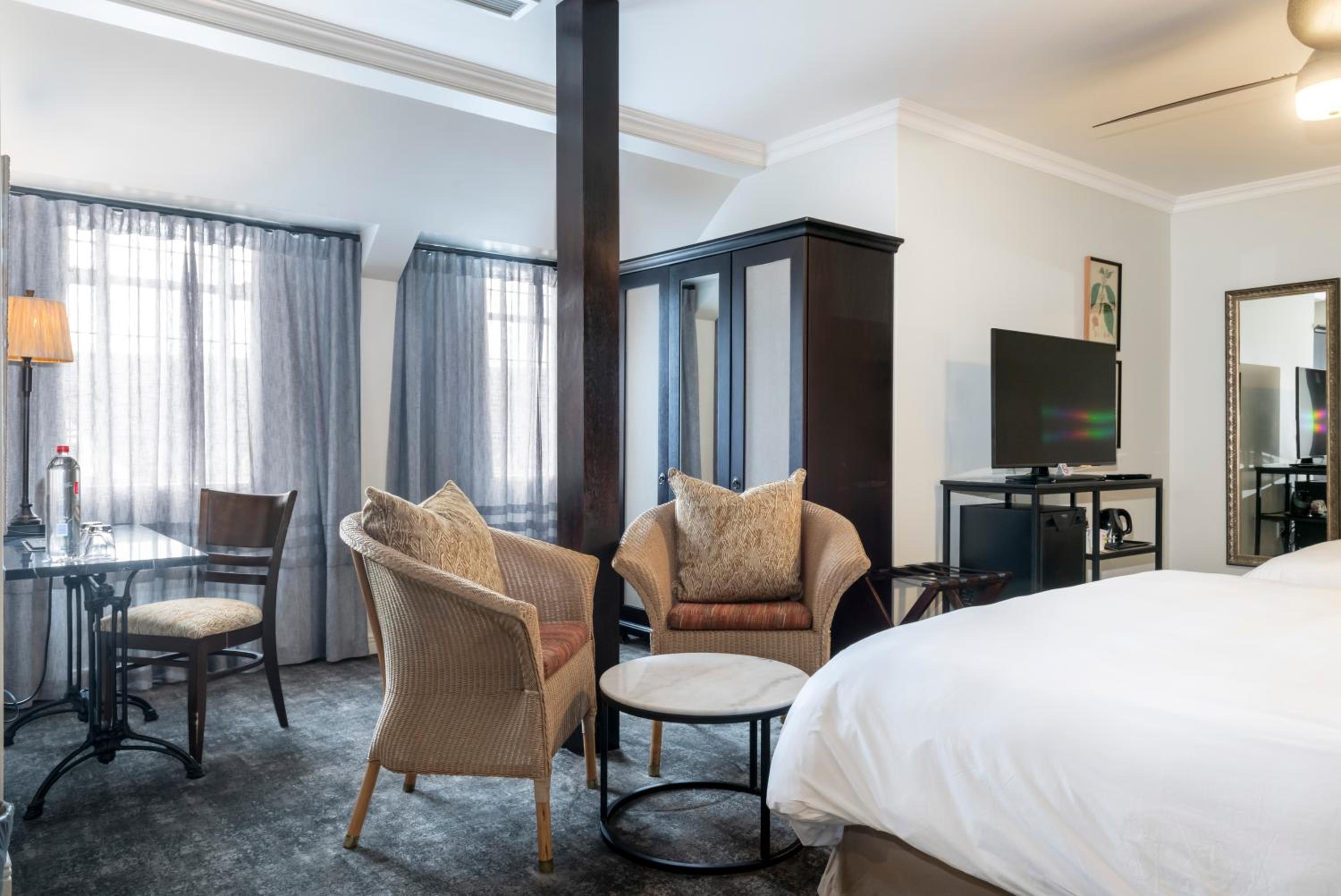 Deluxe Family Room