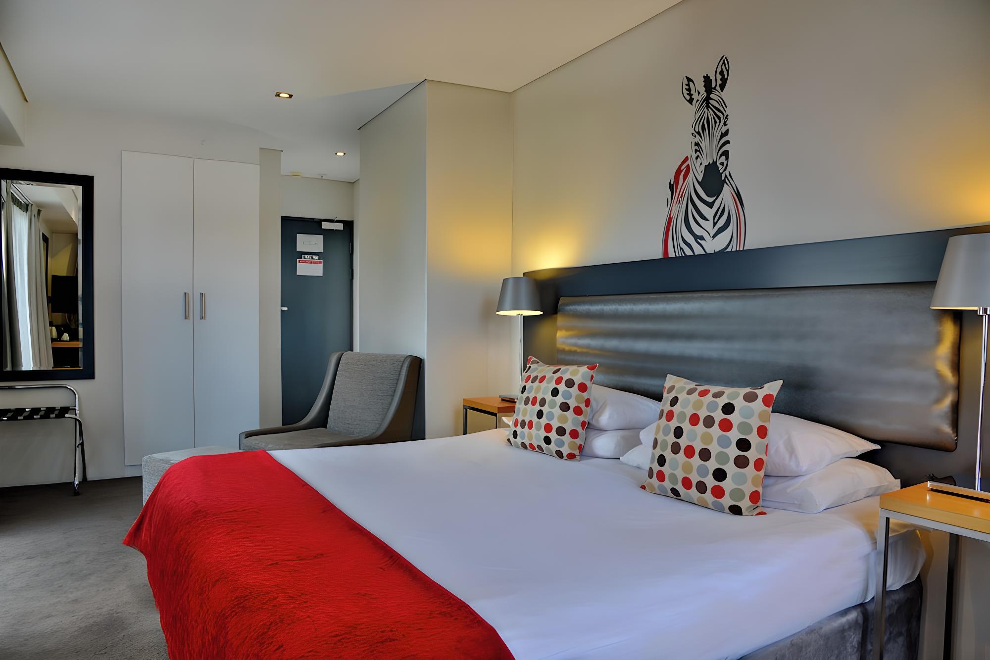 Deluxe Room, 1 Queen Bed, Non Smoking, Mountain View