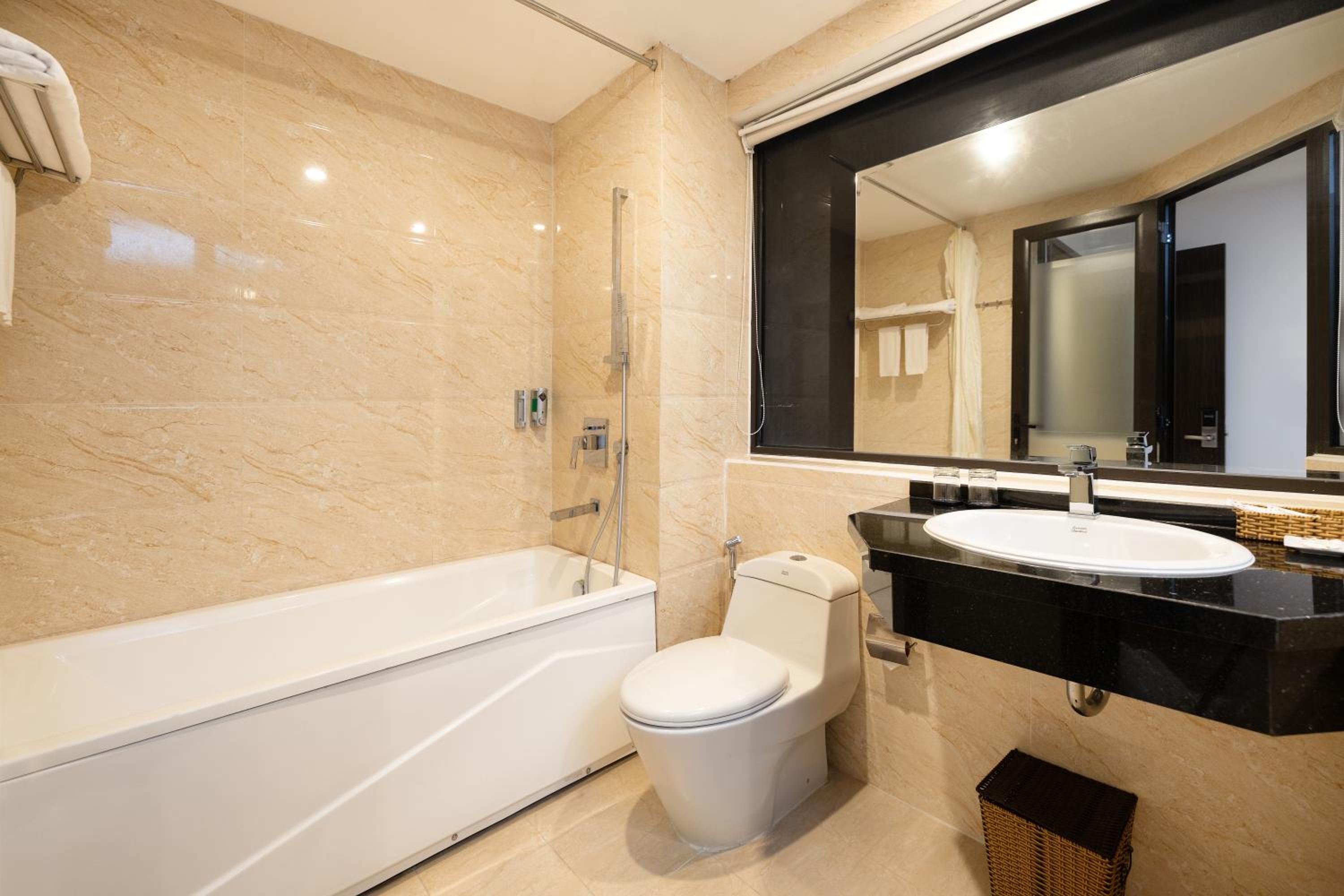 Executive Double Room with Mountain View and Bathtub