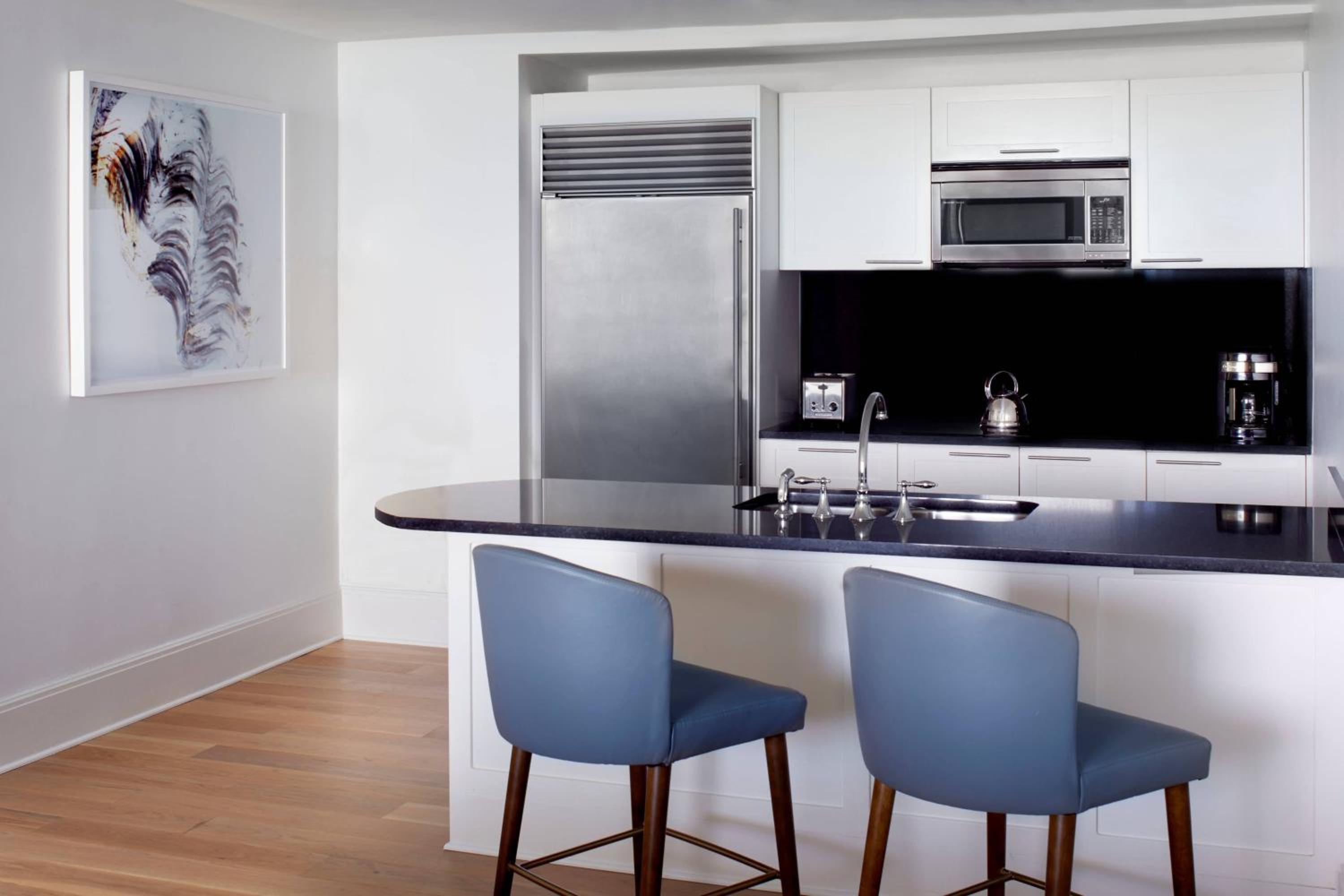 One-Bedroom Oceanfront Residential King Suite with Sofa Bed