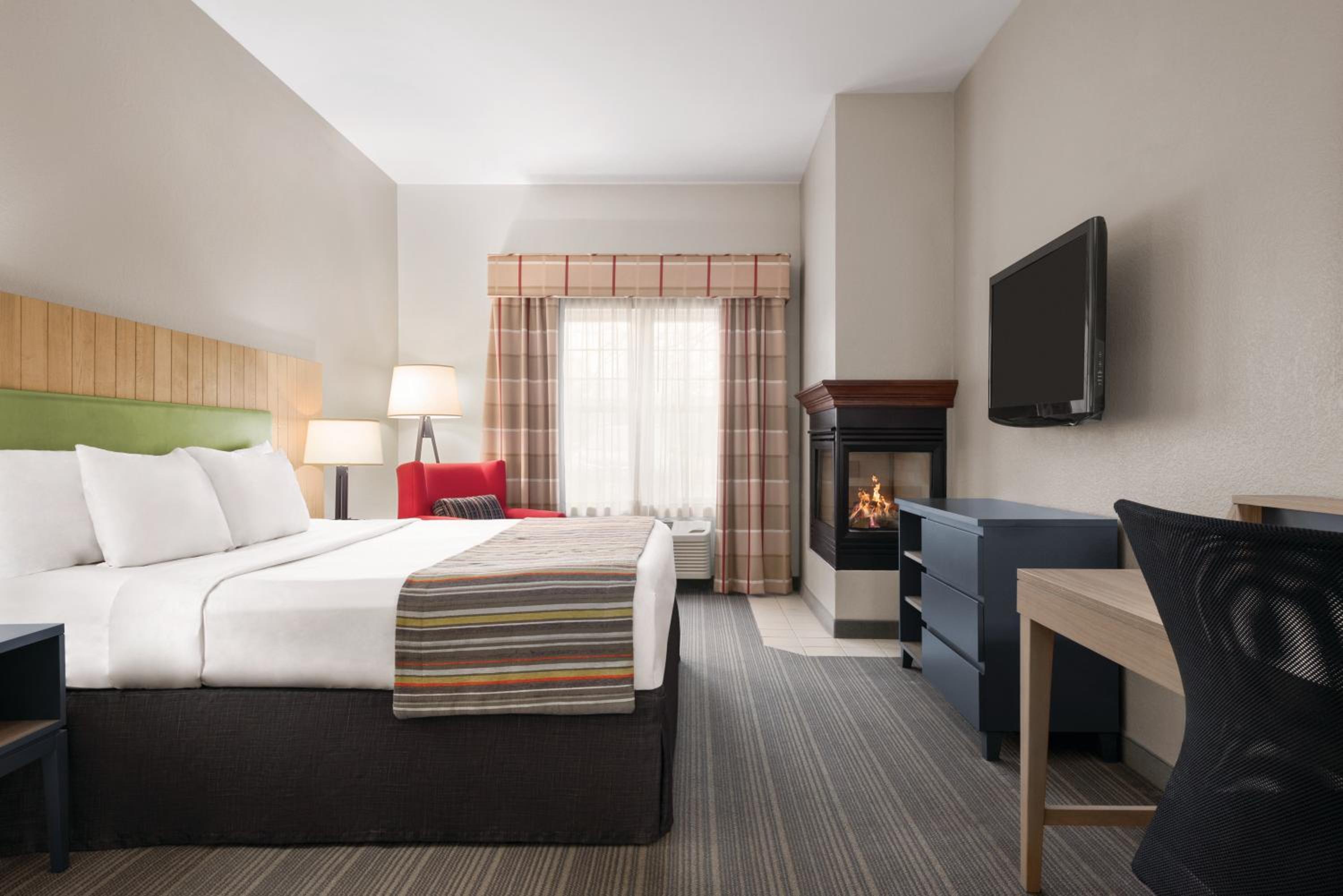 King Suite with Spa Bath - Non-Smoking