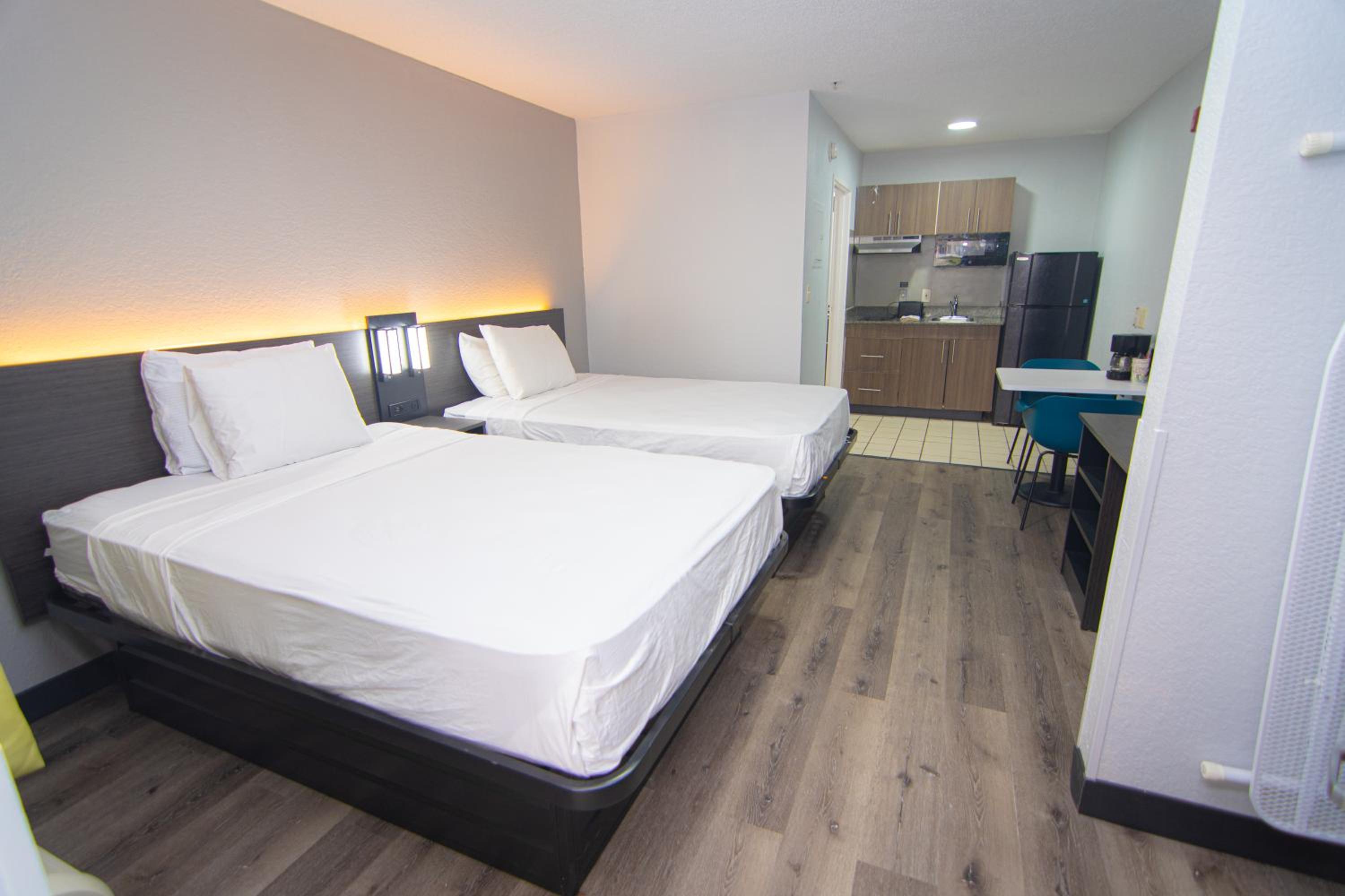 Queen Room with Two Queen Beds - Disability Access - Non-Smoking