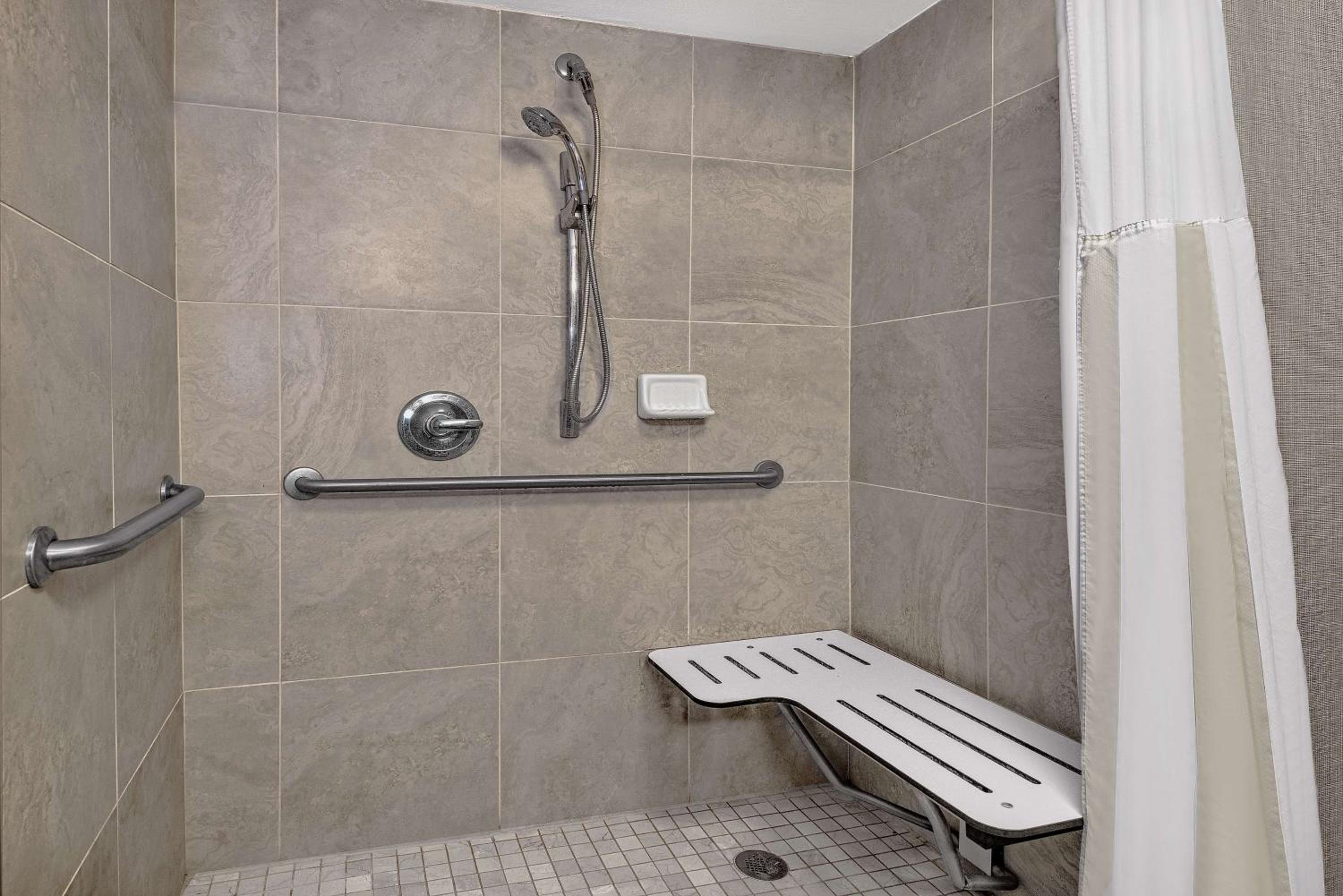 Queen Room with Two Queen Beds and Roll-In Shower - Mobility Access