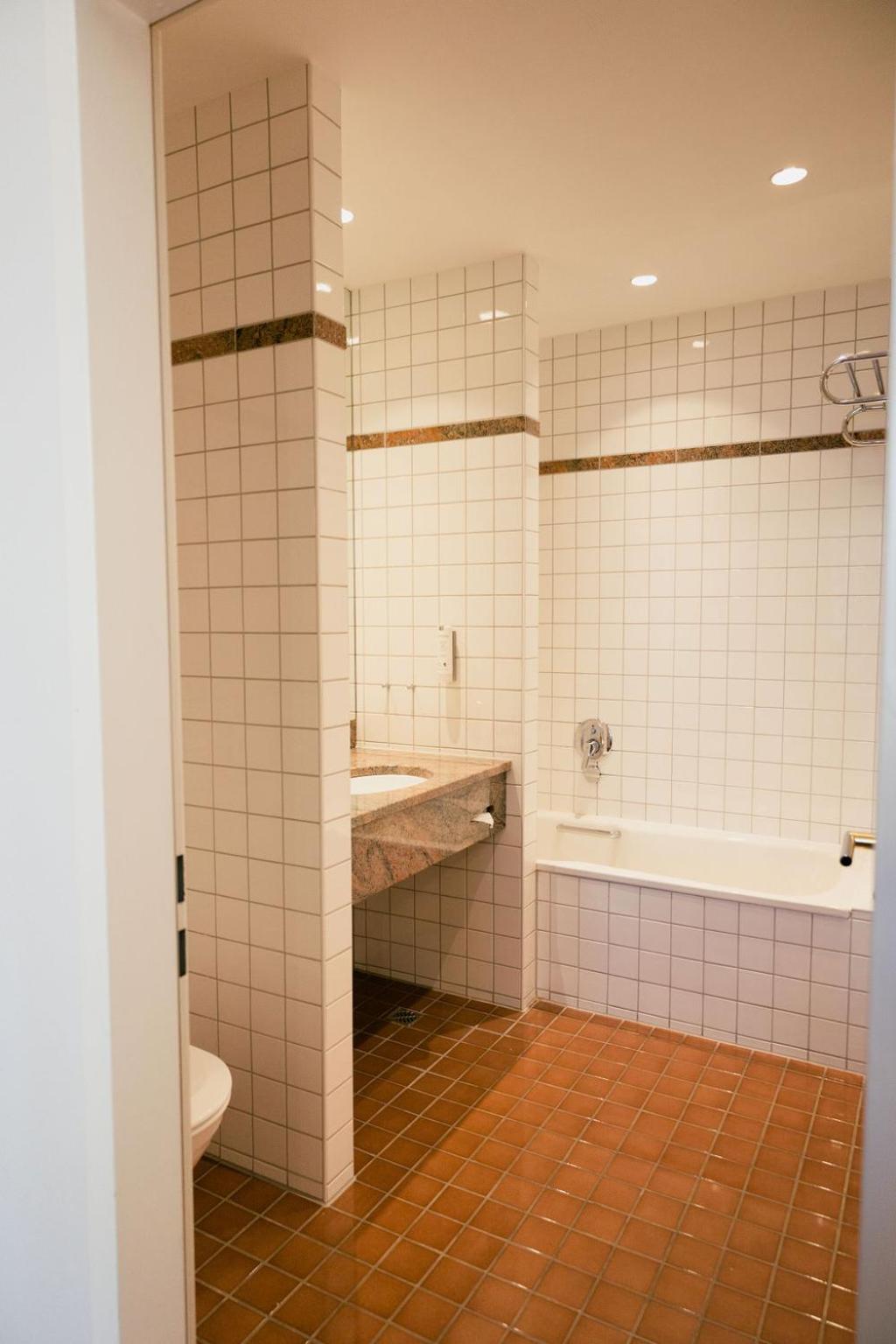 Standard Double Room (bed size 63 in)