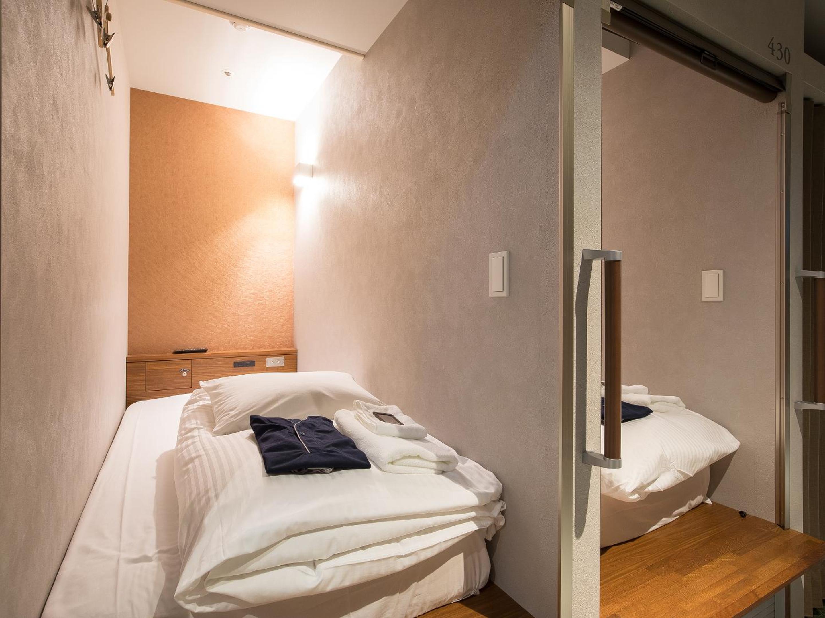 Standard Capsule Room - Female Only