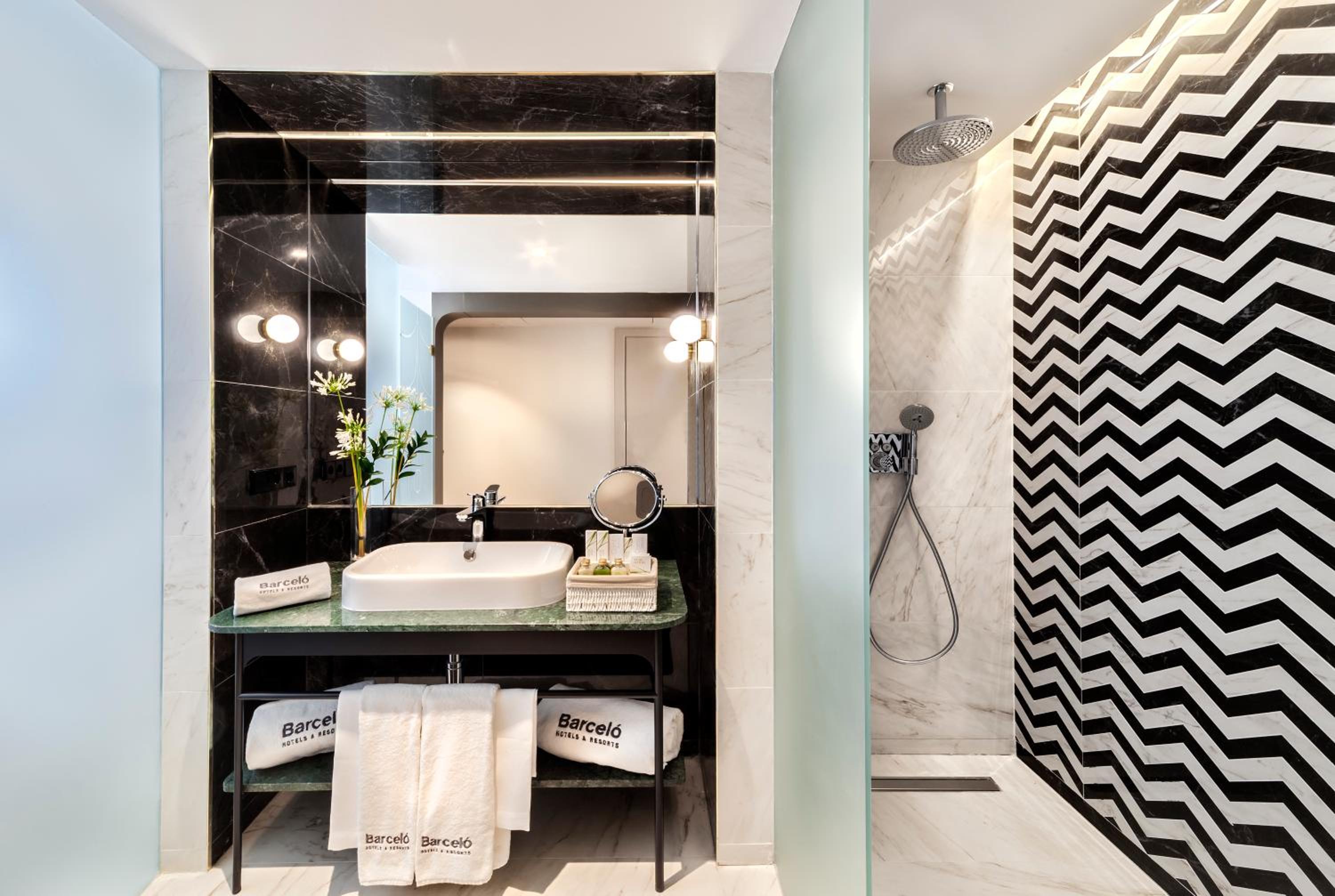 Junior Suite (2 Adults + 2 Children)