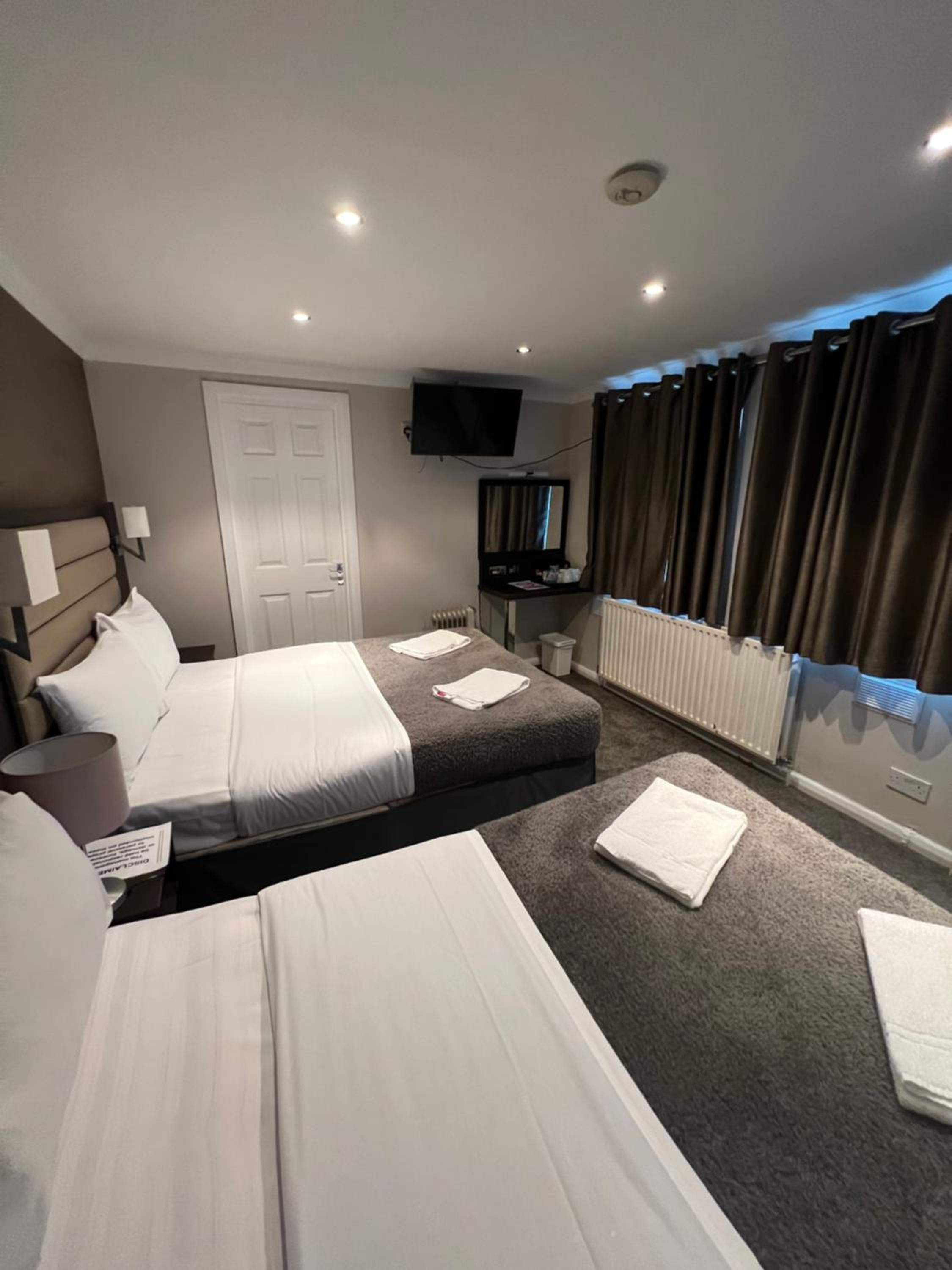 Family Room (5 Adults)