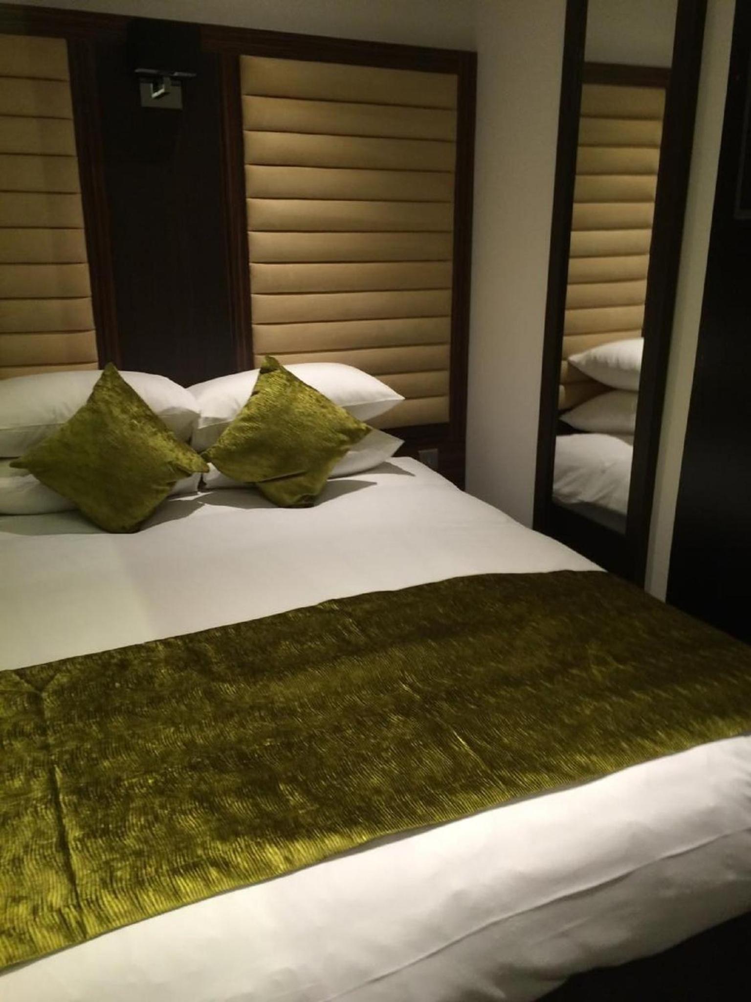 Double Room - No Window