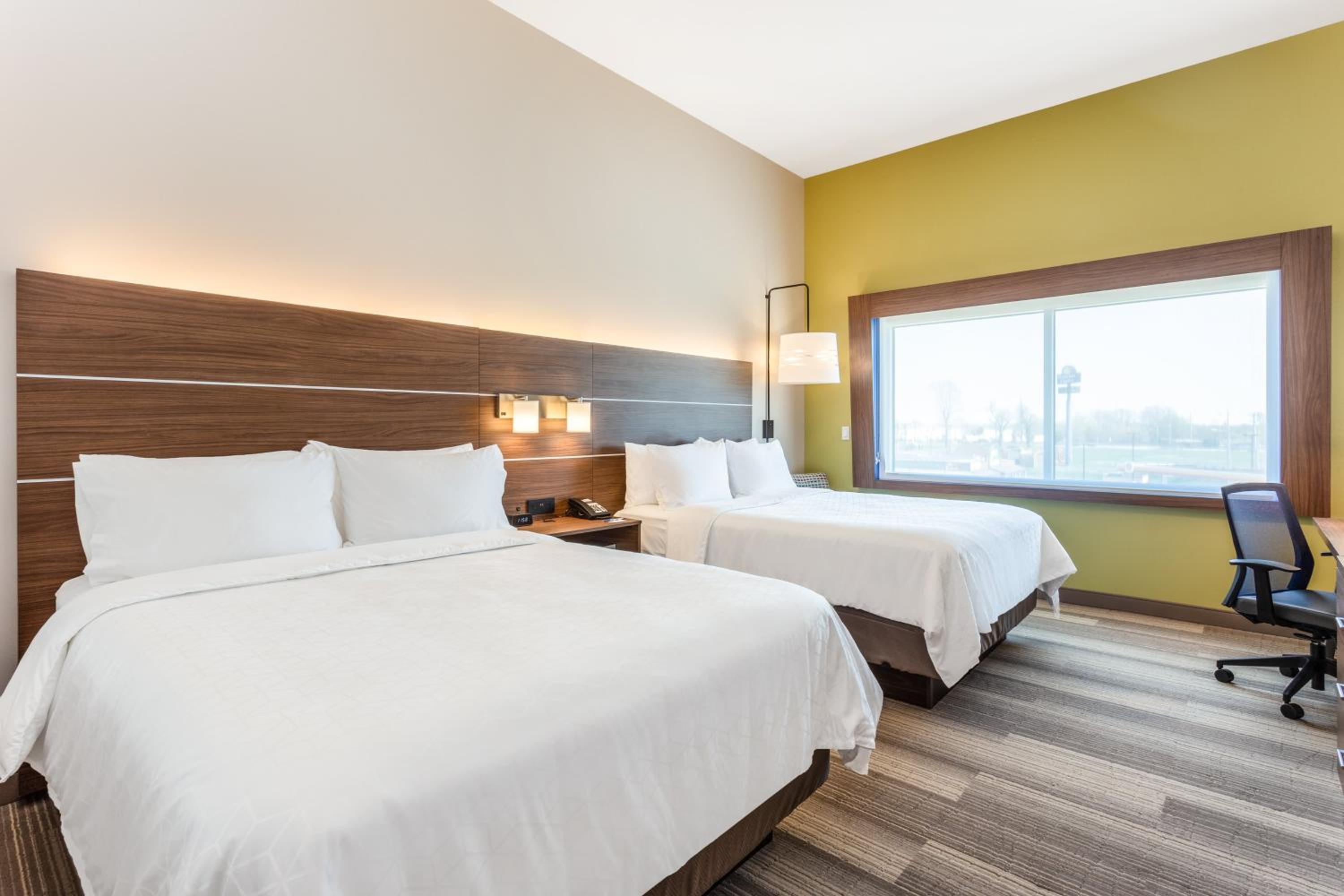 Queen Room with Two Queen Beds - Hearing Accessible