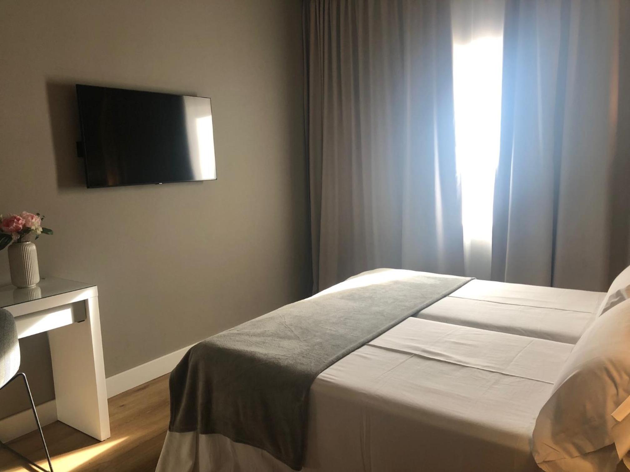 Deluxe Double or Twin Room with City View