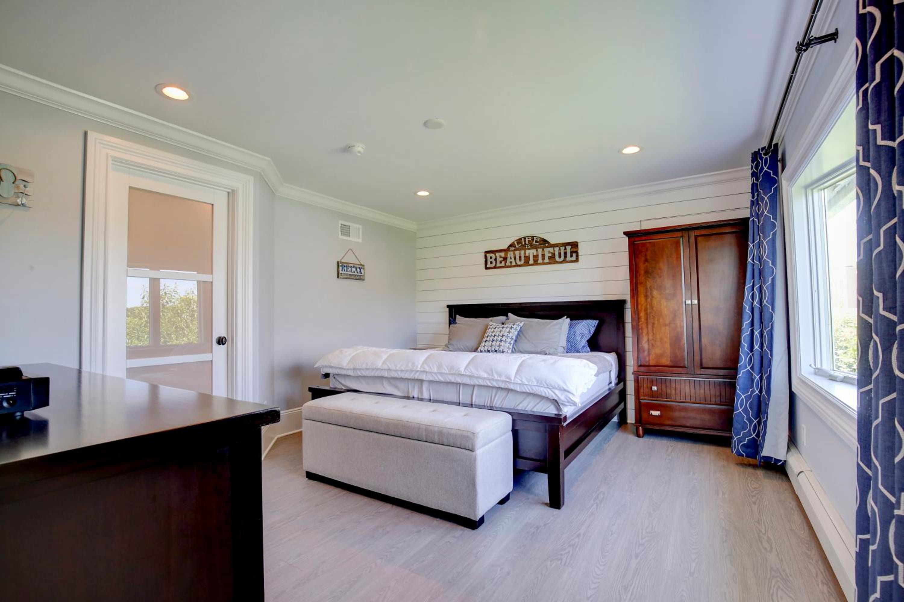 Suite with Lake View