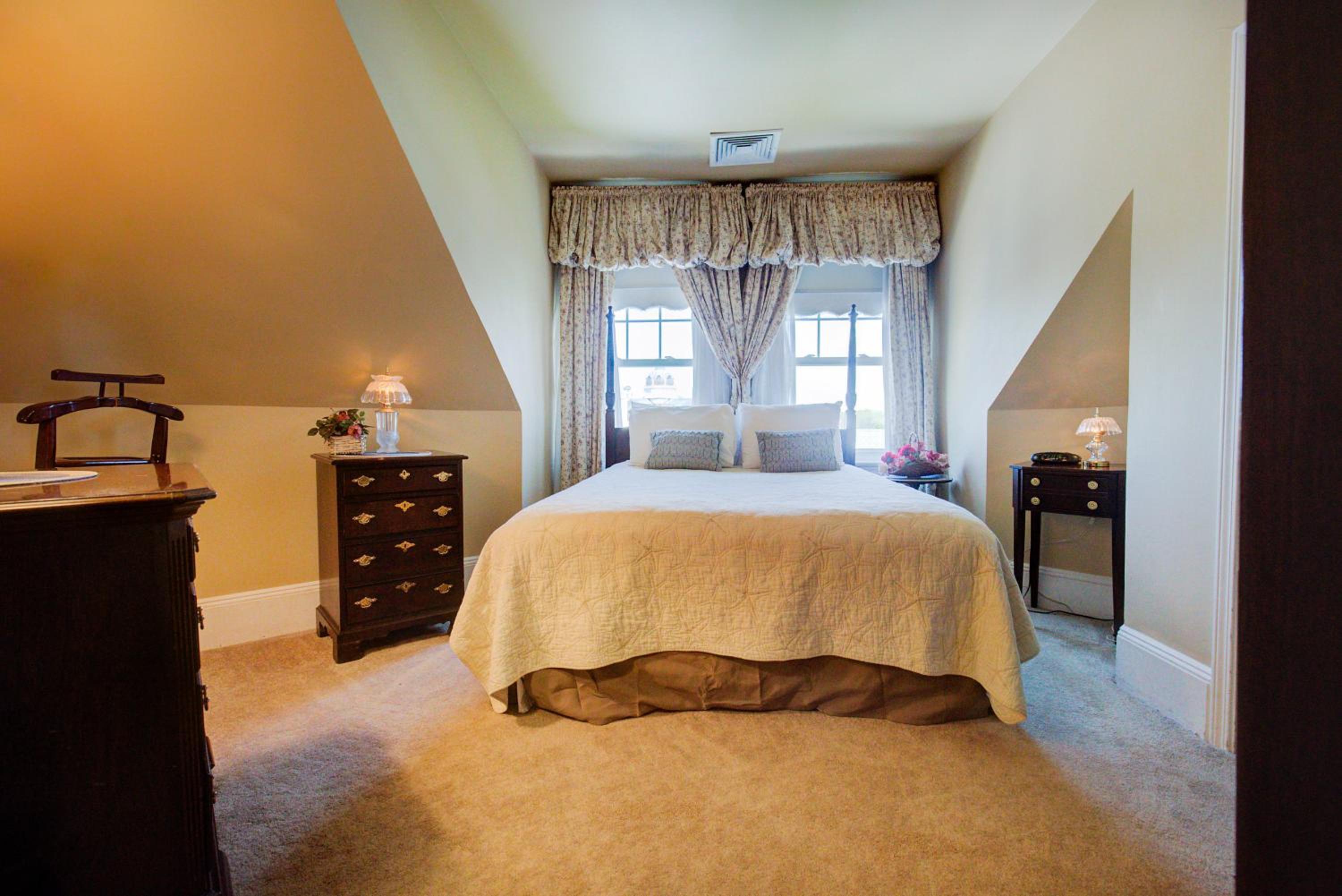 Suite with Lake View