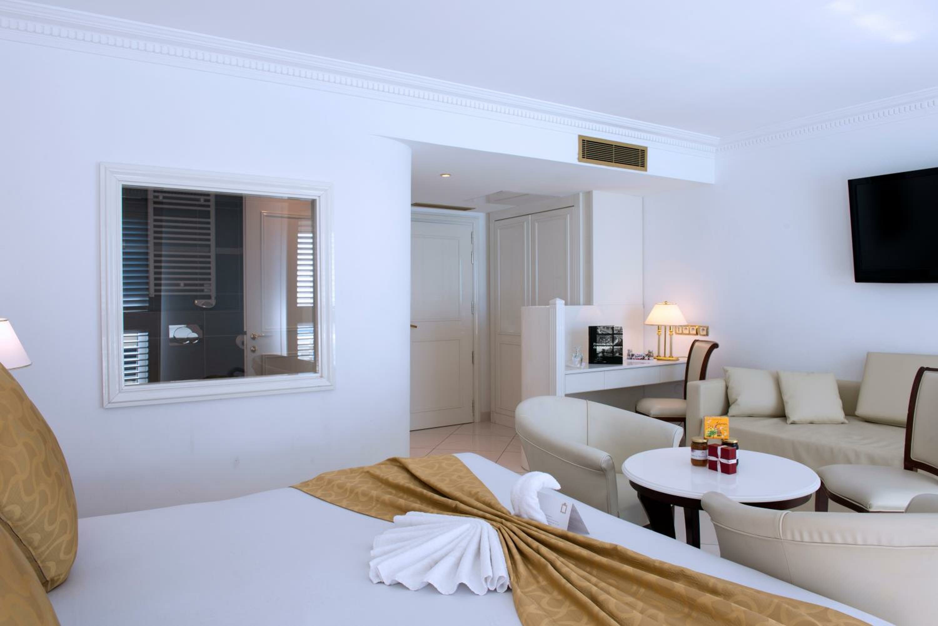 Deluxe Room with Sea View