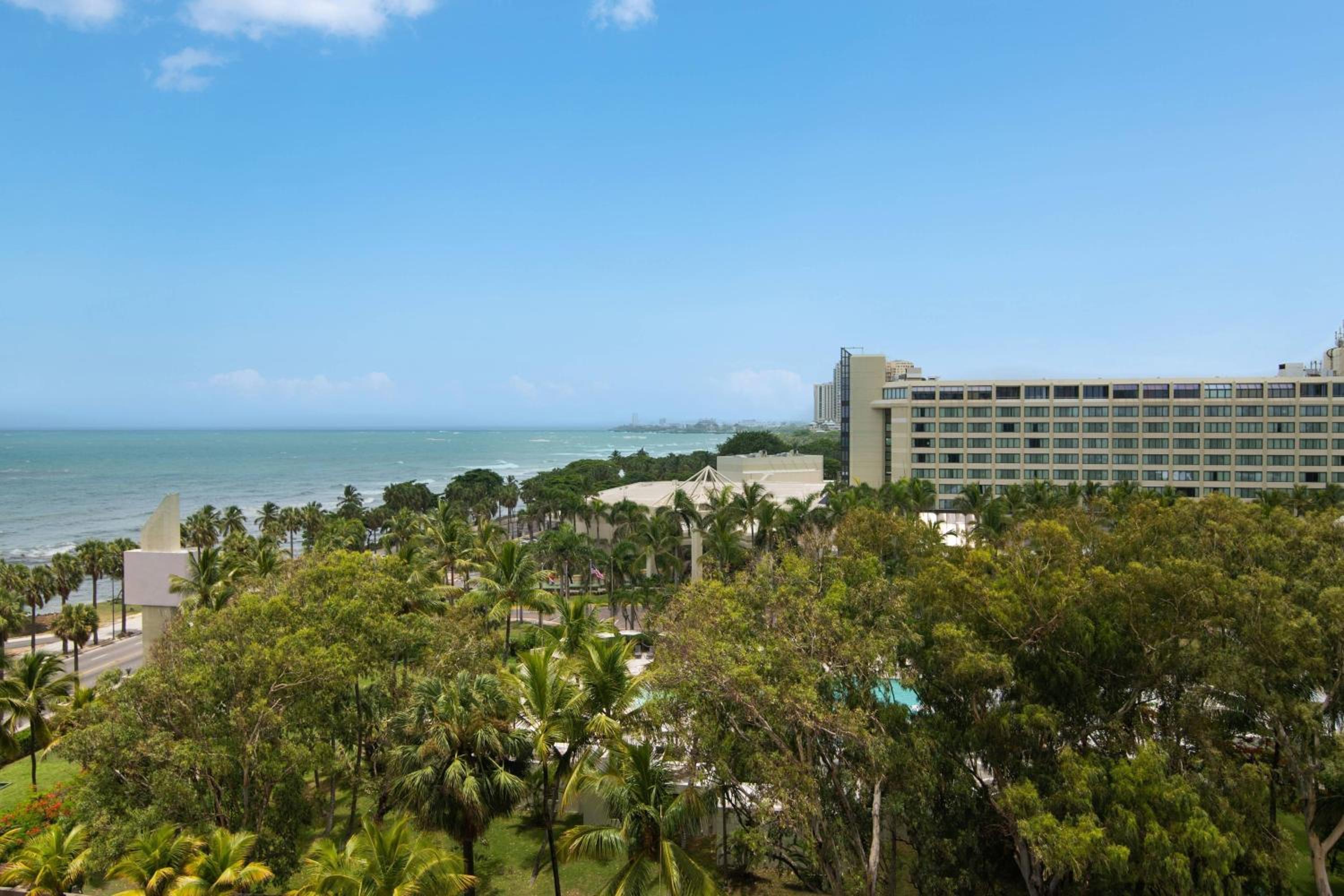 Club lounge access, Guest room, 2 Queen, Ocean view