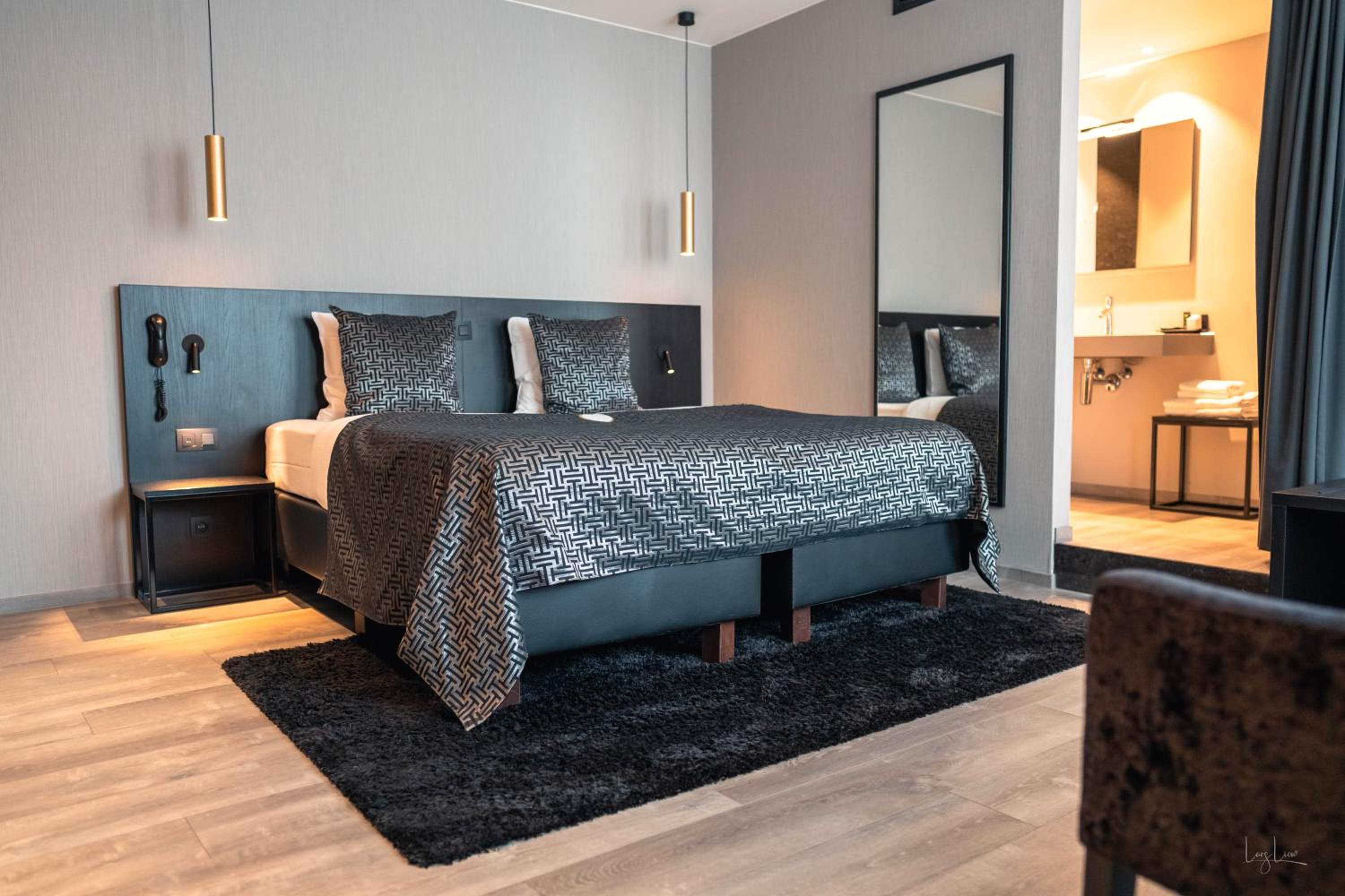 Luxury Twin with Shower