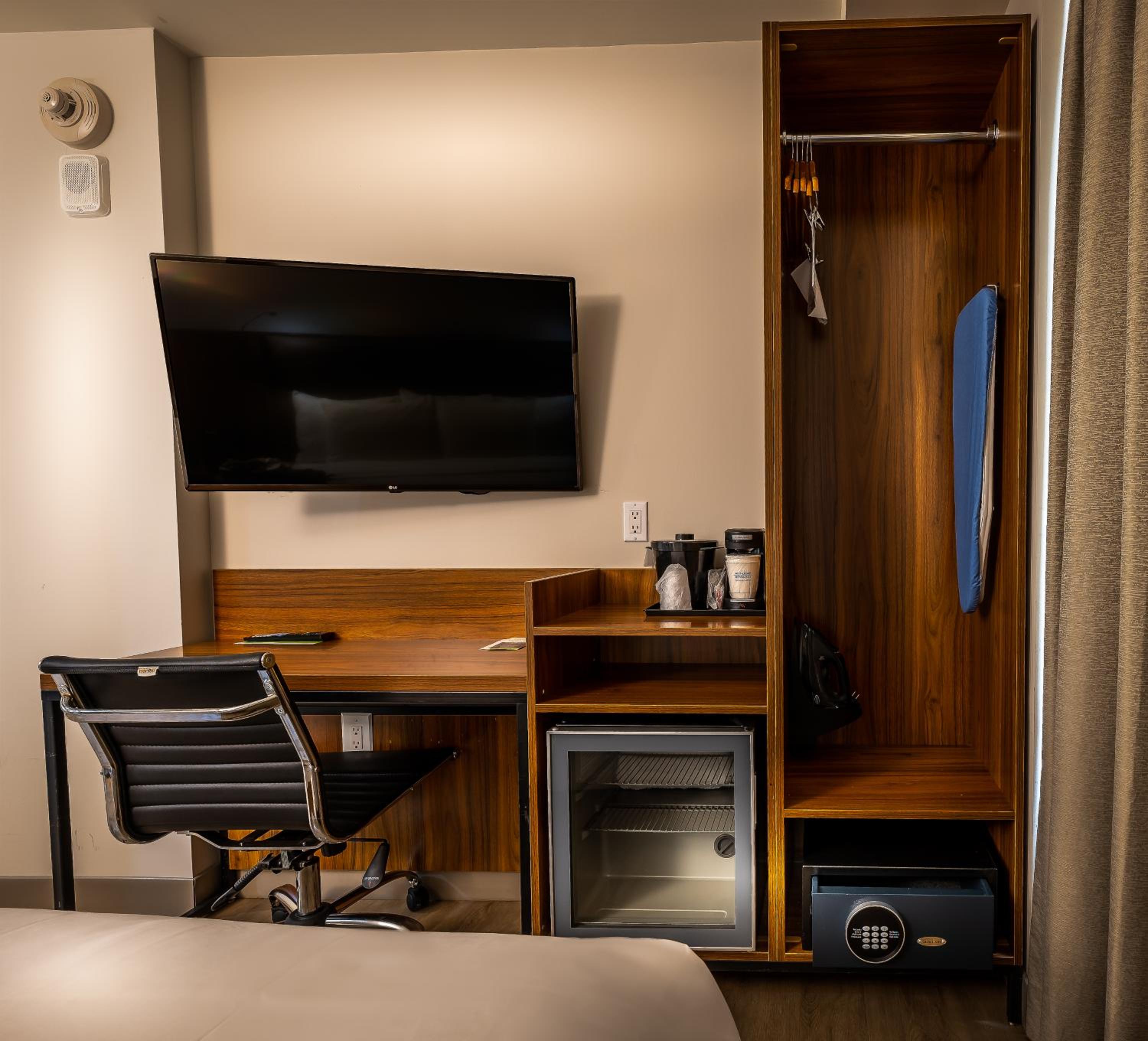 King Room - Non-Smoking