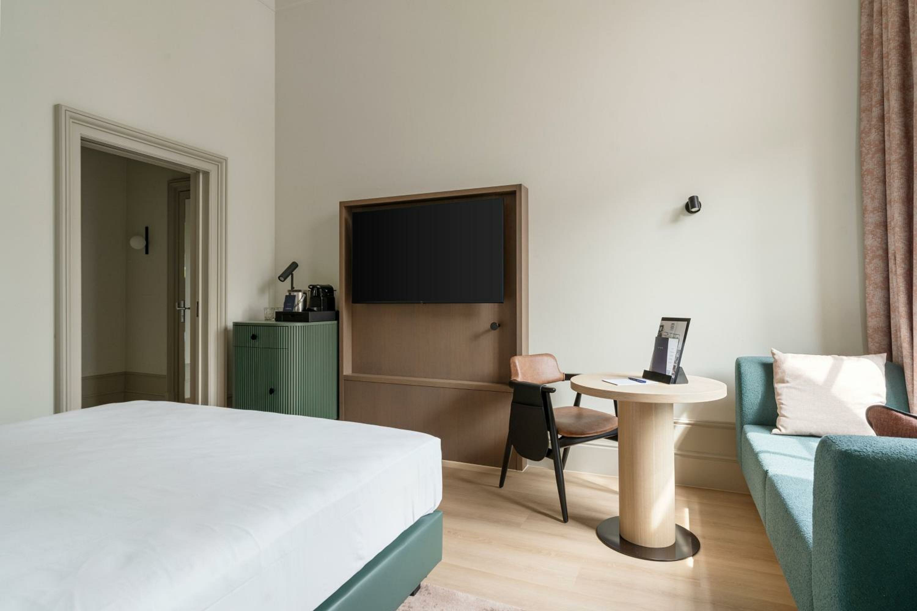 Deluxe Queen Room 