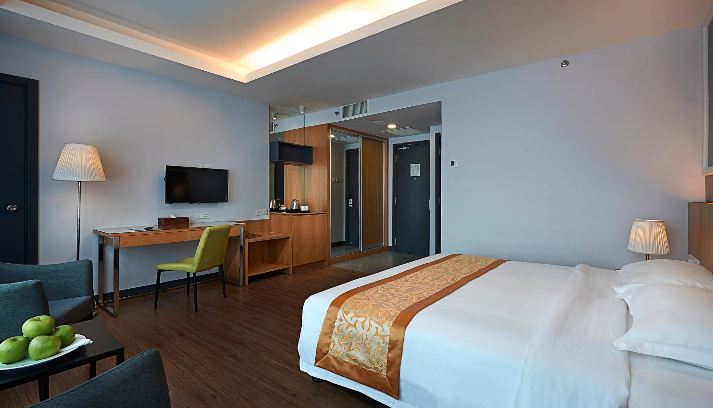 Deluxe King Room with KL Tower View