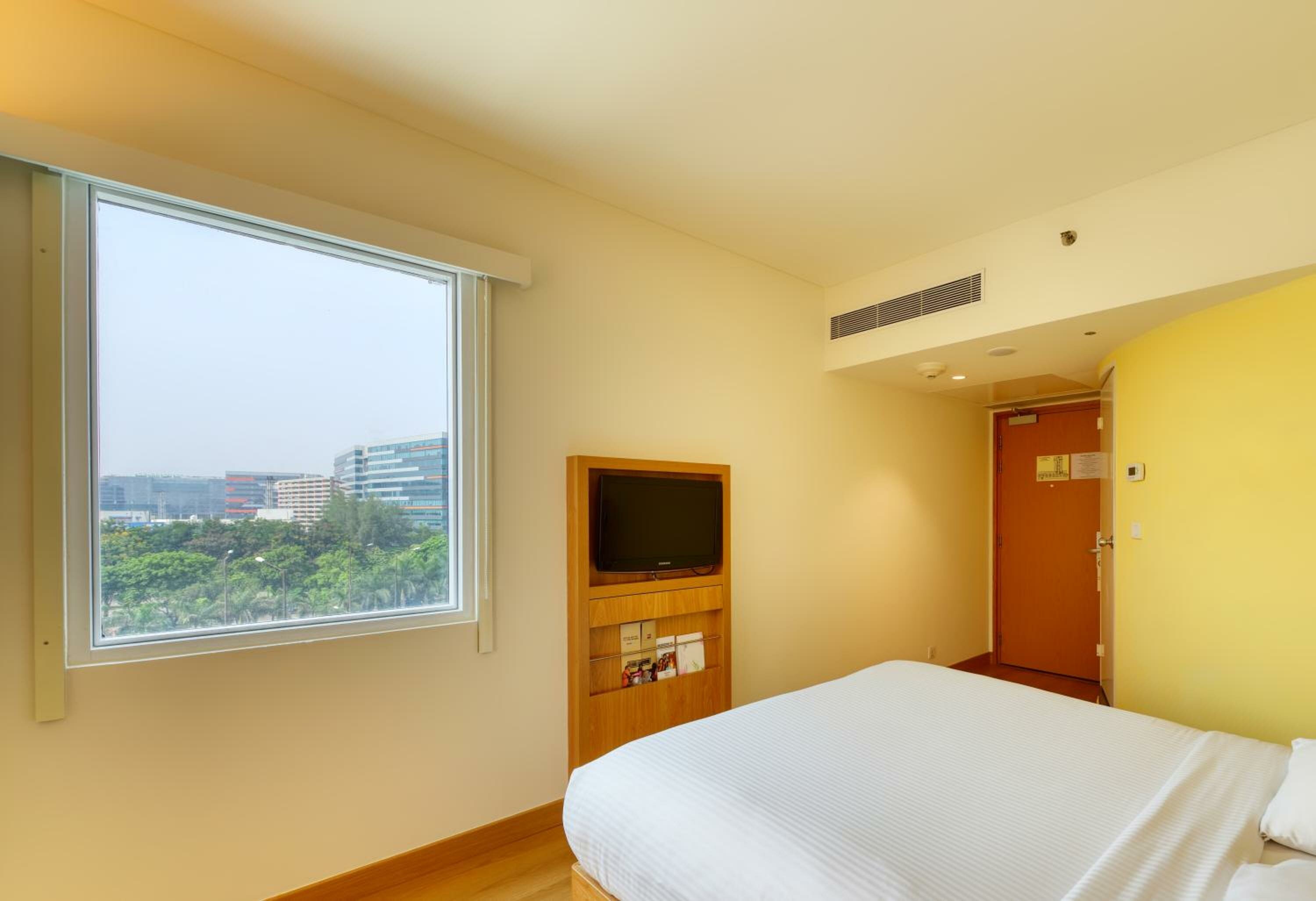 Deluxe Queen Room with Extra Benefit