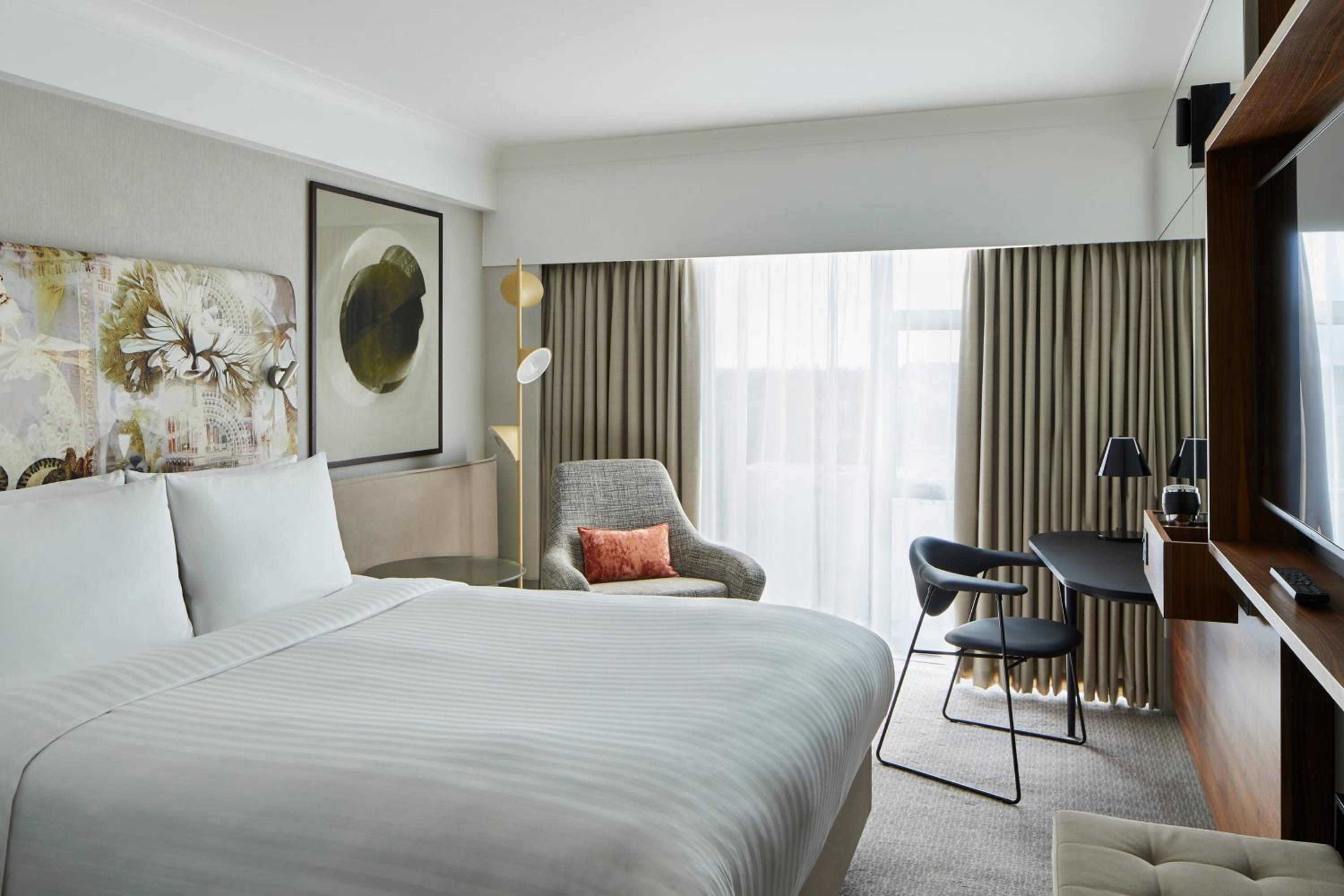 Superior Deluxe Queen Guest Room, High Floor