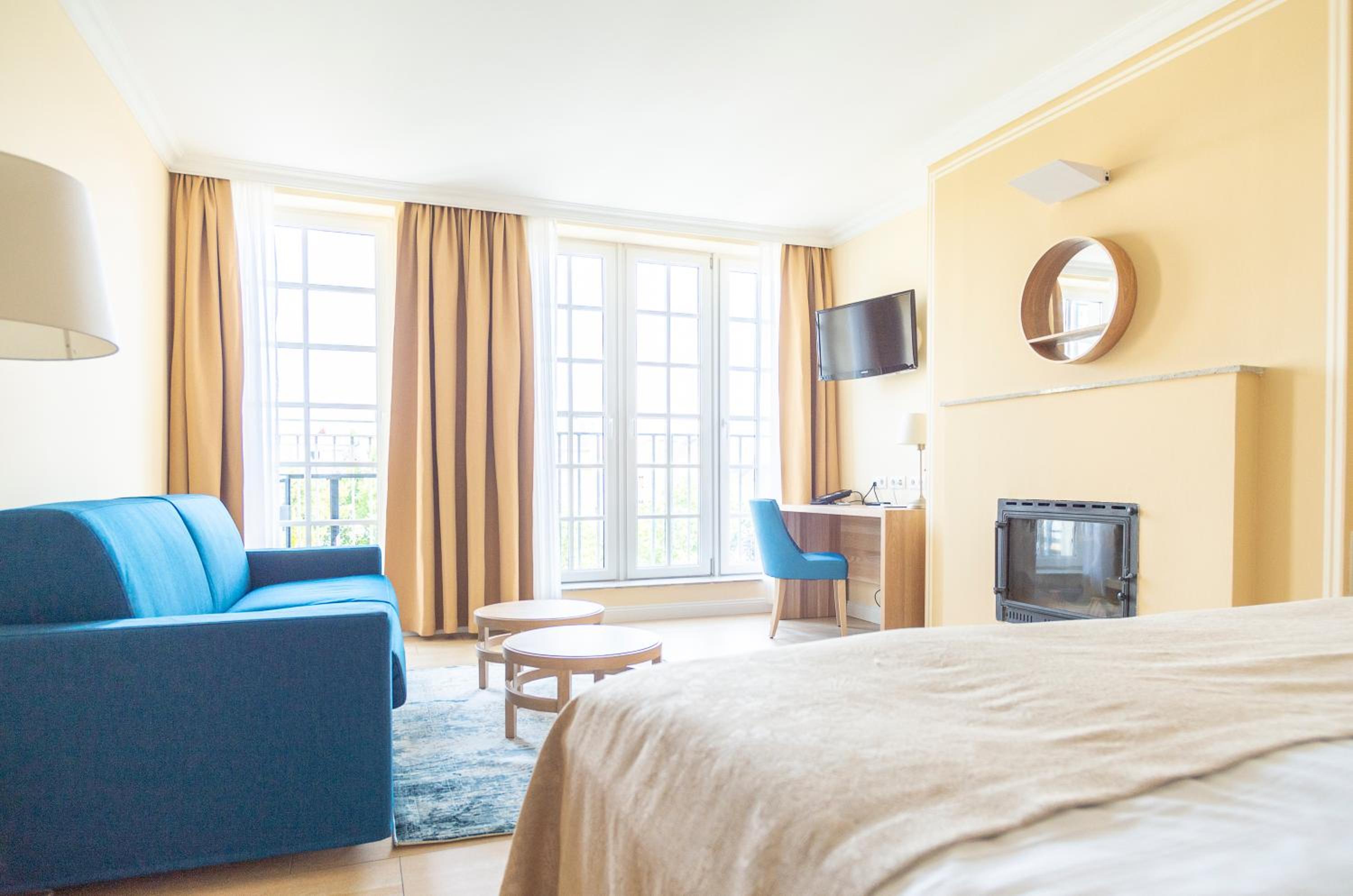 Family Room with Balcony or Terrace and Garden View