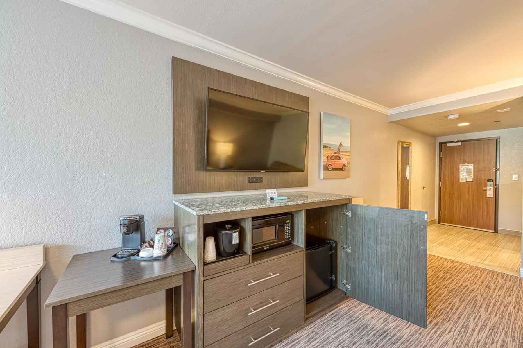 King Room with Accessible Tub - Accessible/Non Smoking