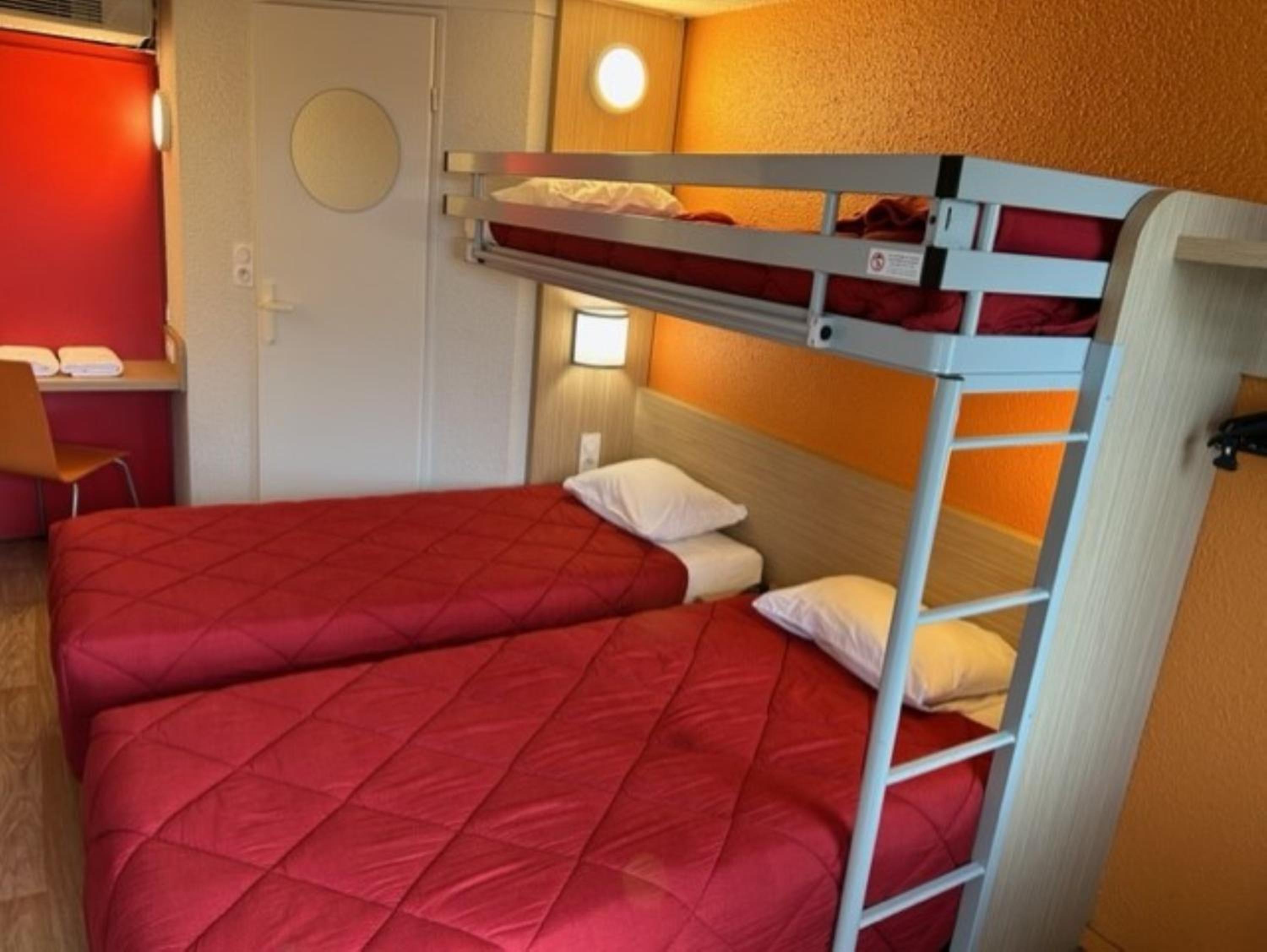Triple Room with 3 Singles Beds