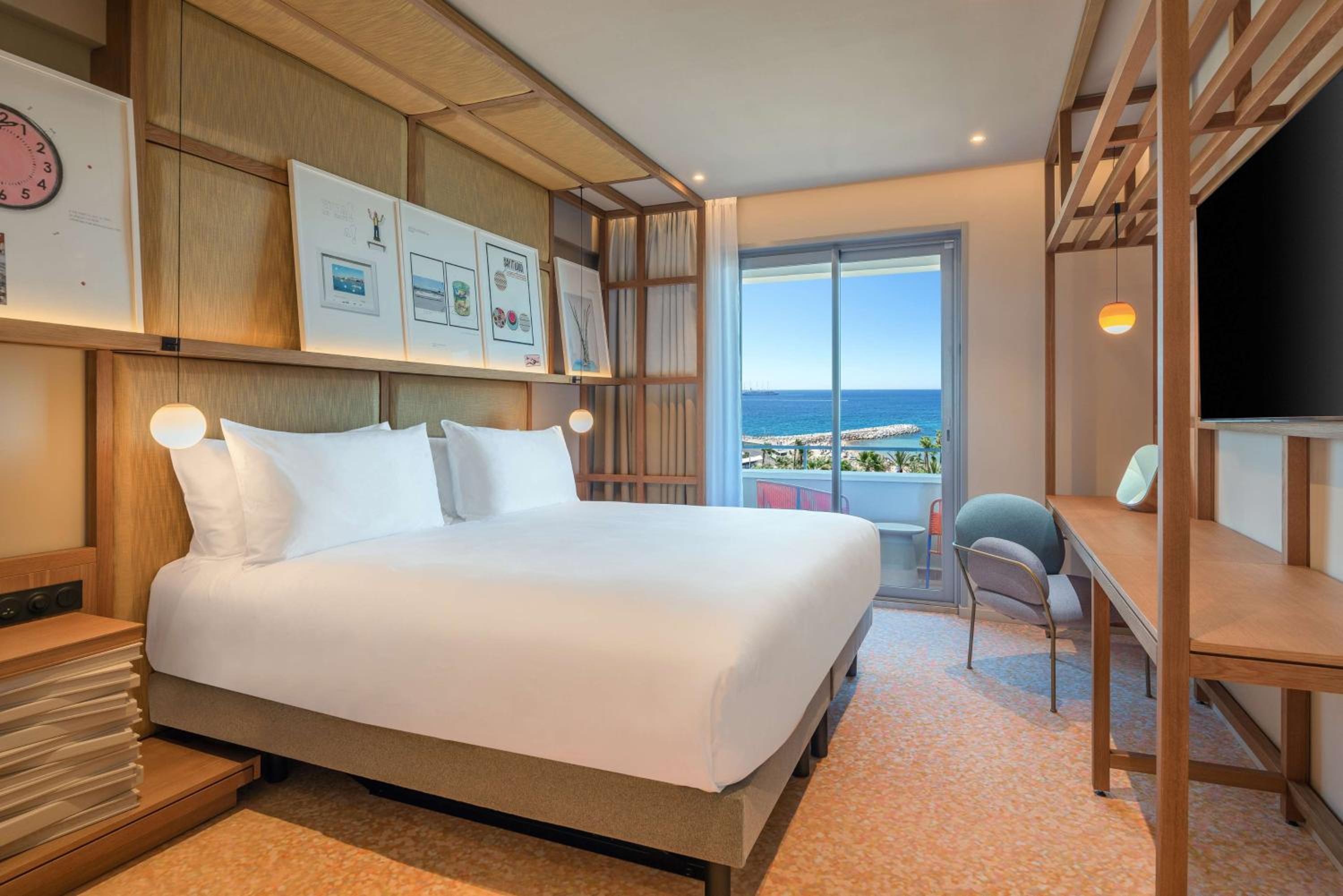 One-Bedroom King Suite with Sea View