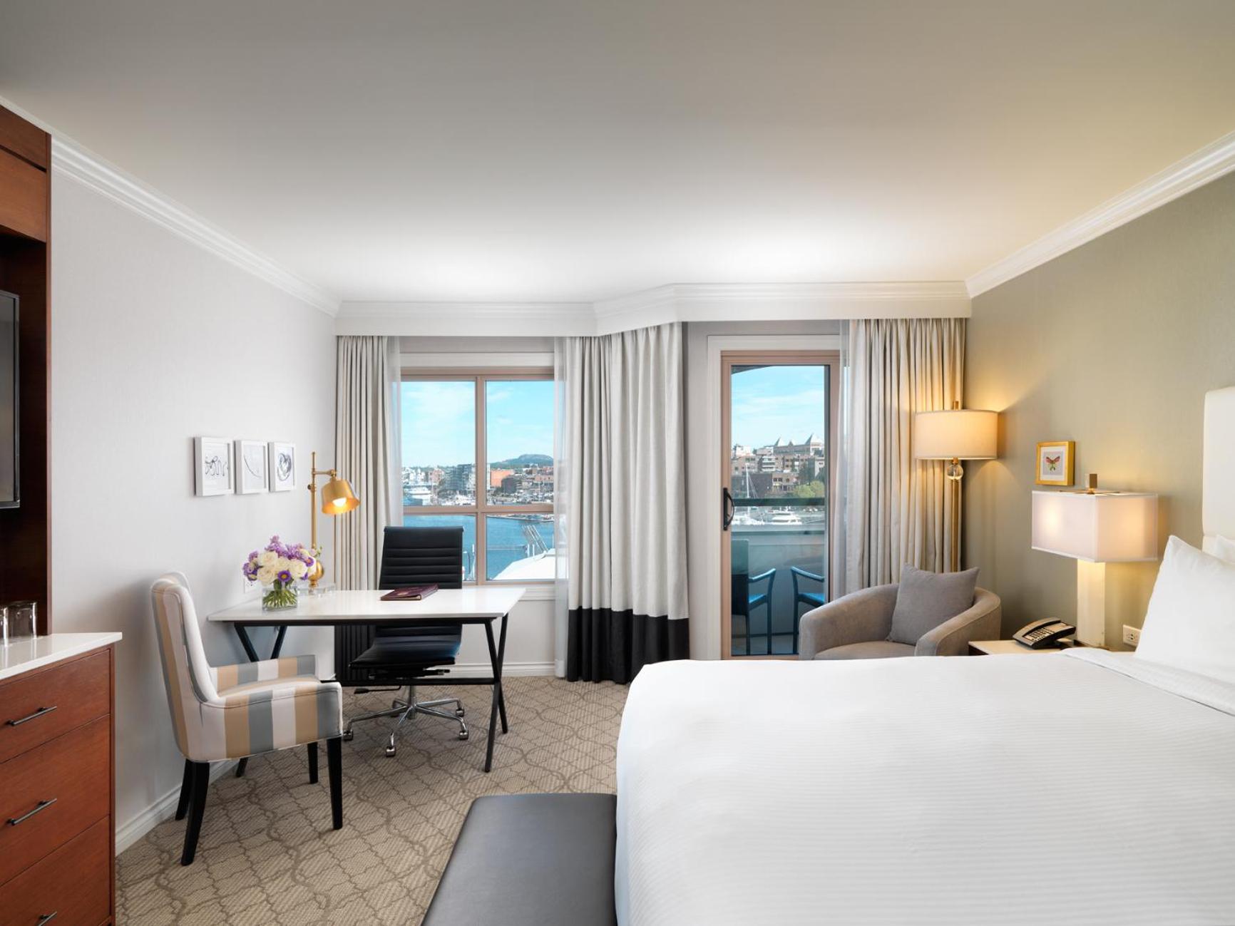 Signature Harbor View Room: King Bed